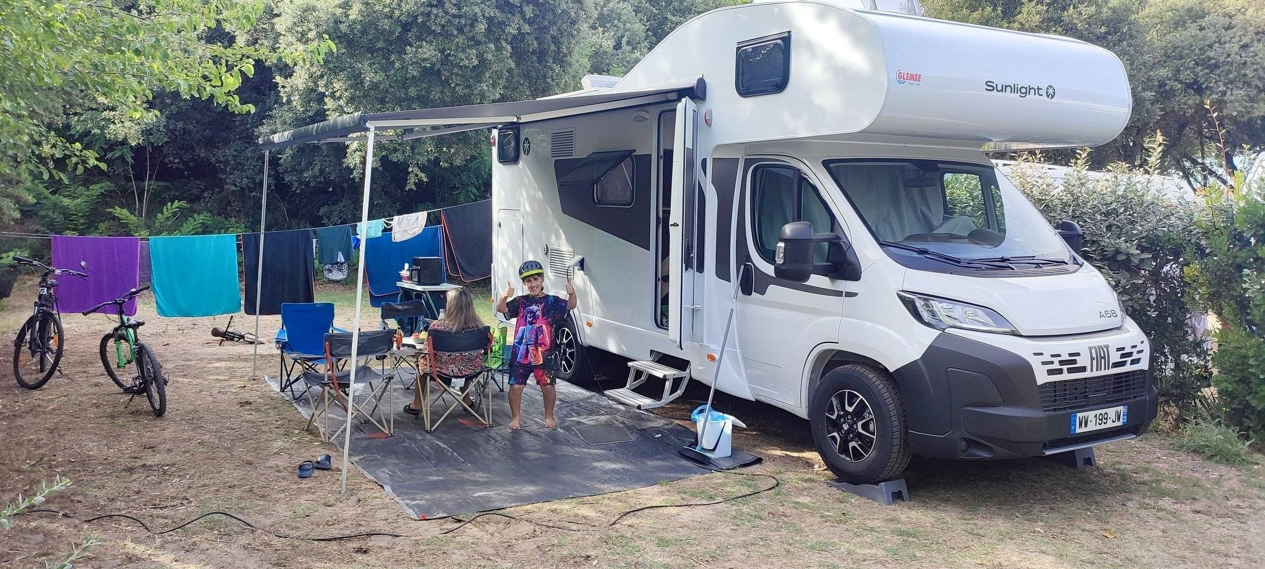 schräge Vorderansicht Fiat - Yescapa