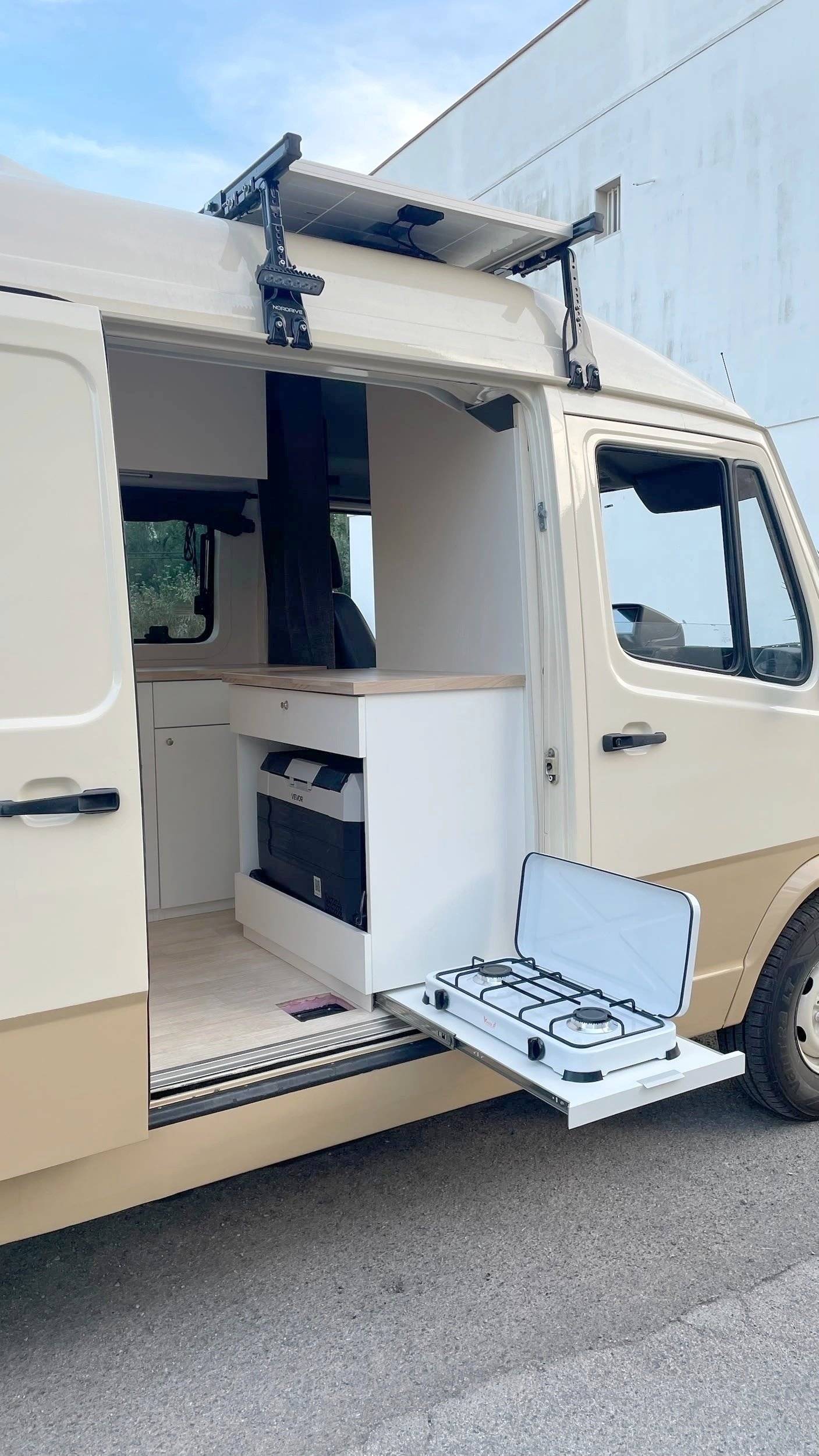 Kitchen Mercedes Sprinter 308 - Yescapa