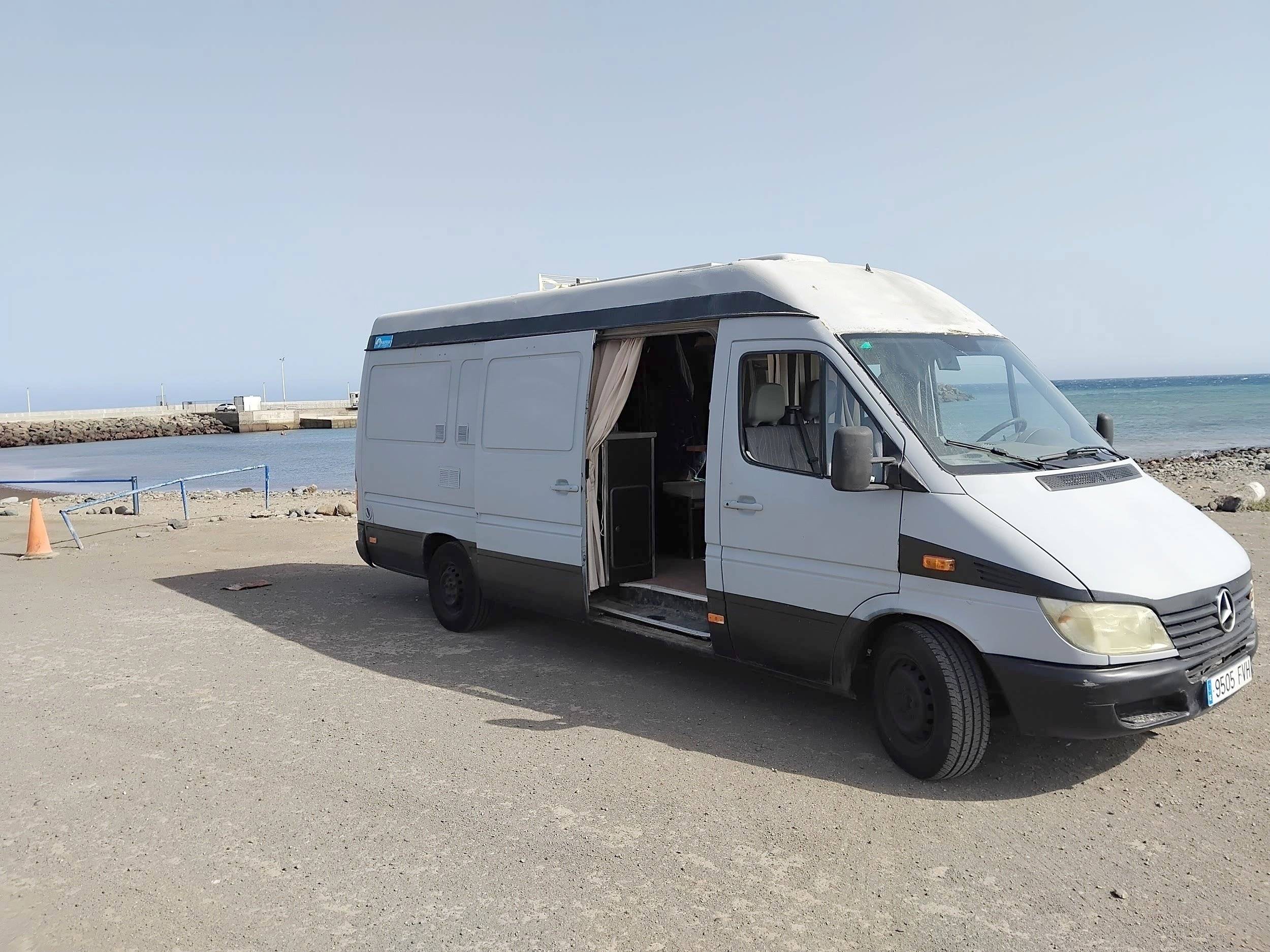 Vista de 3/4 Mercedes Sprinter 313CDI - Yescapa