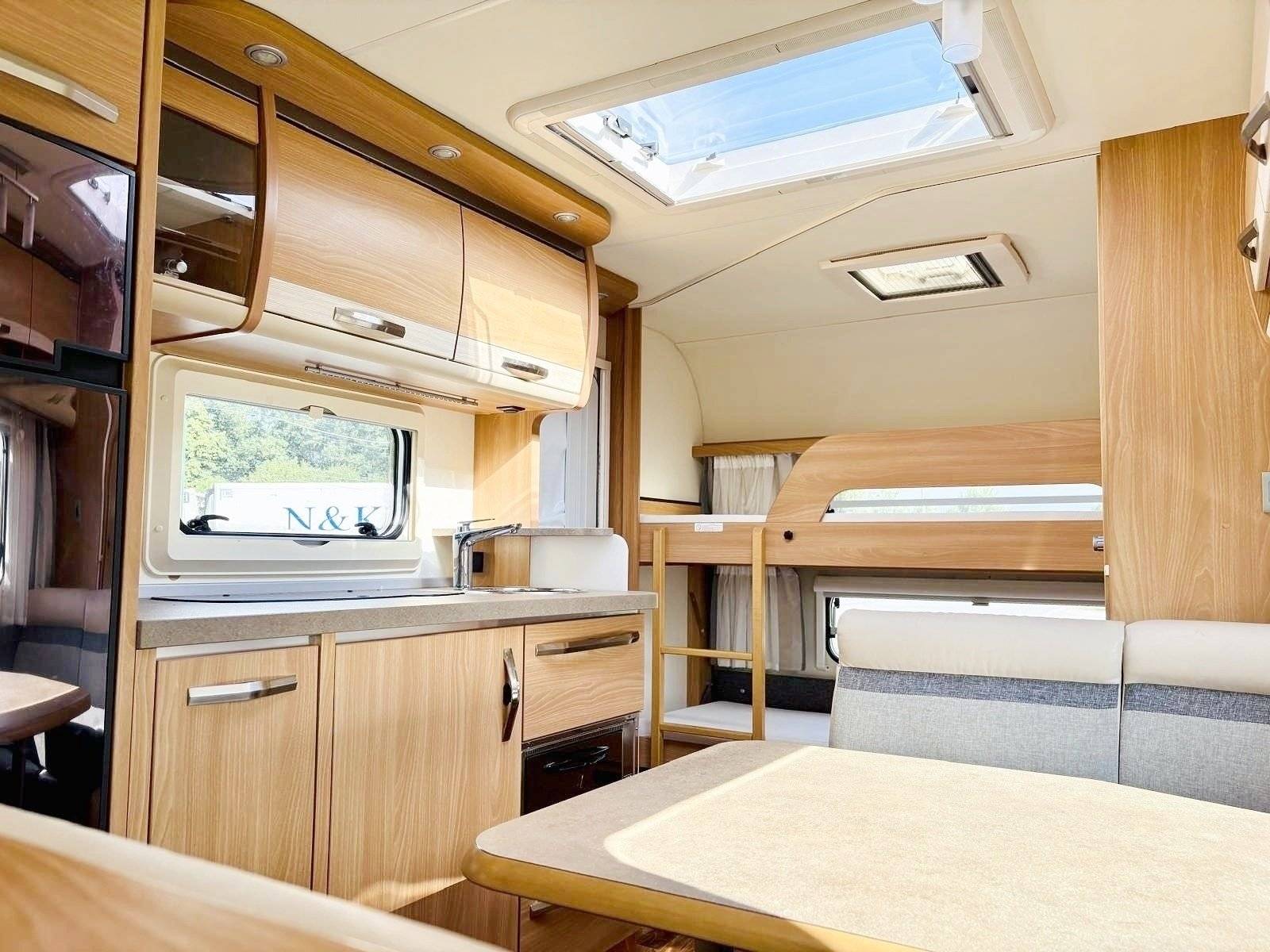 schräge Vorderansicht  - Yescapa