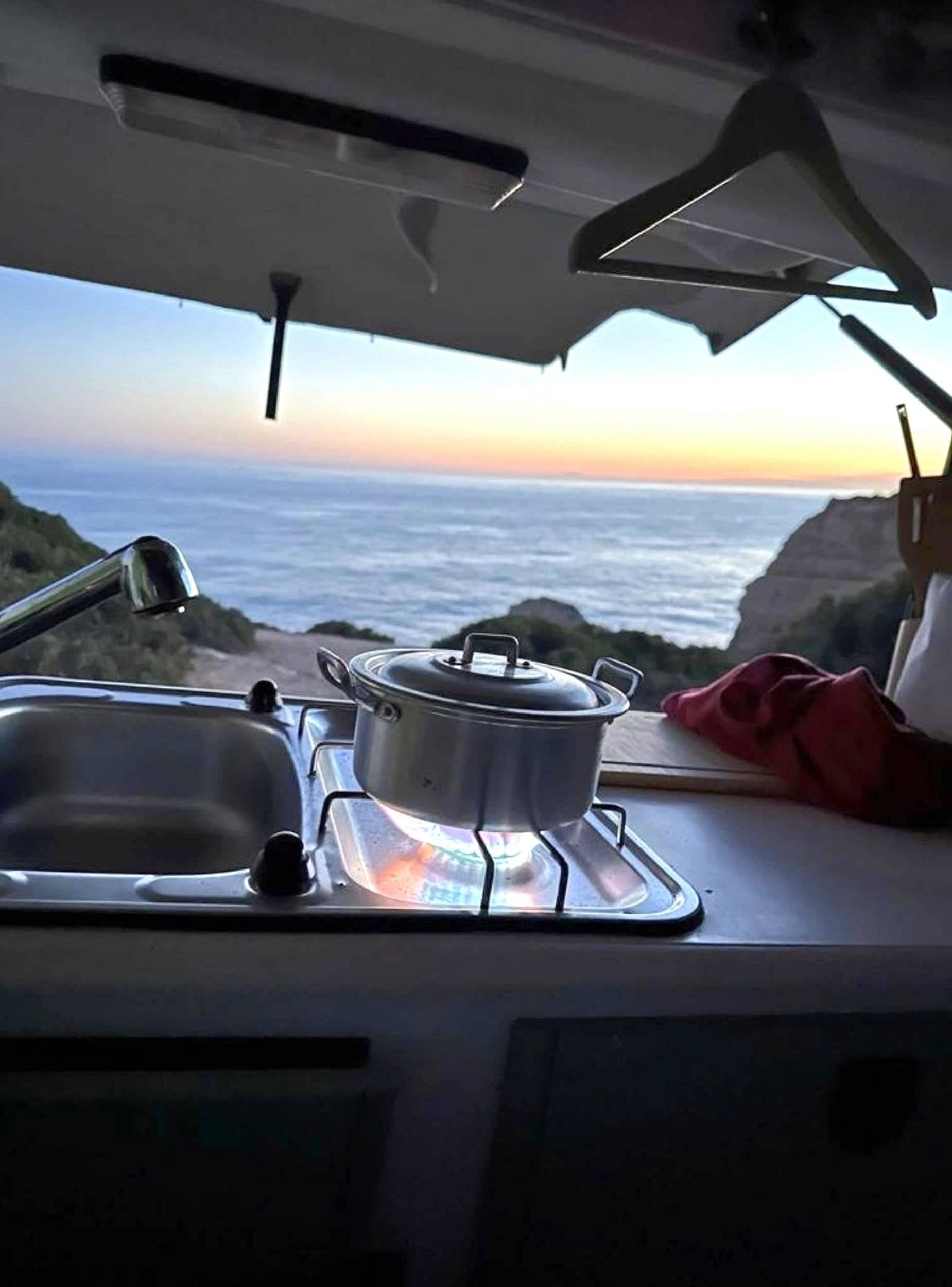 Coin repas Volkswagen T4 CALIFORNIA - Yescapa