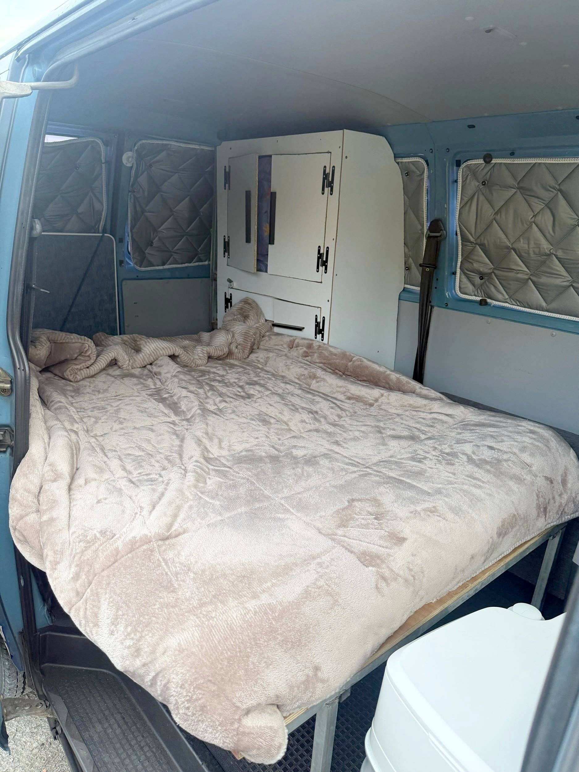 llits Volkswagen Transporter T4 2.4L - Yescapa