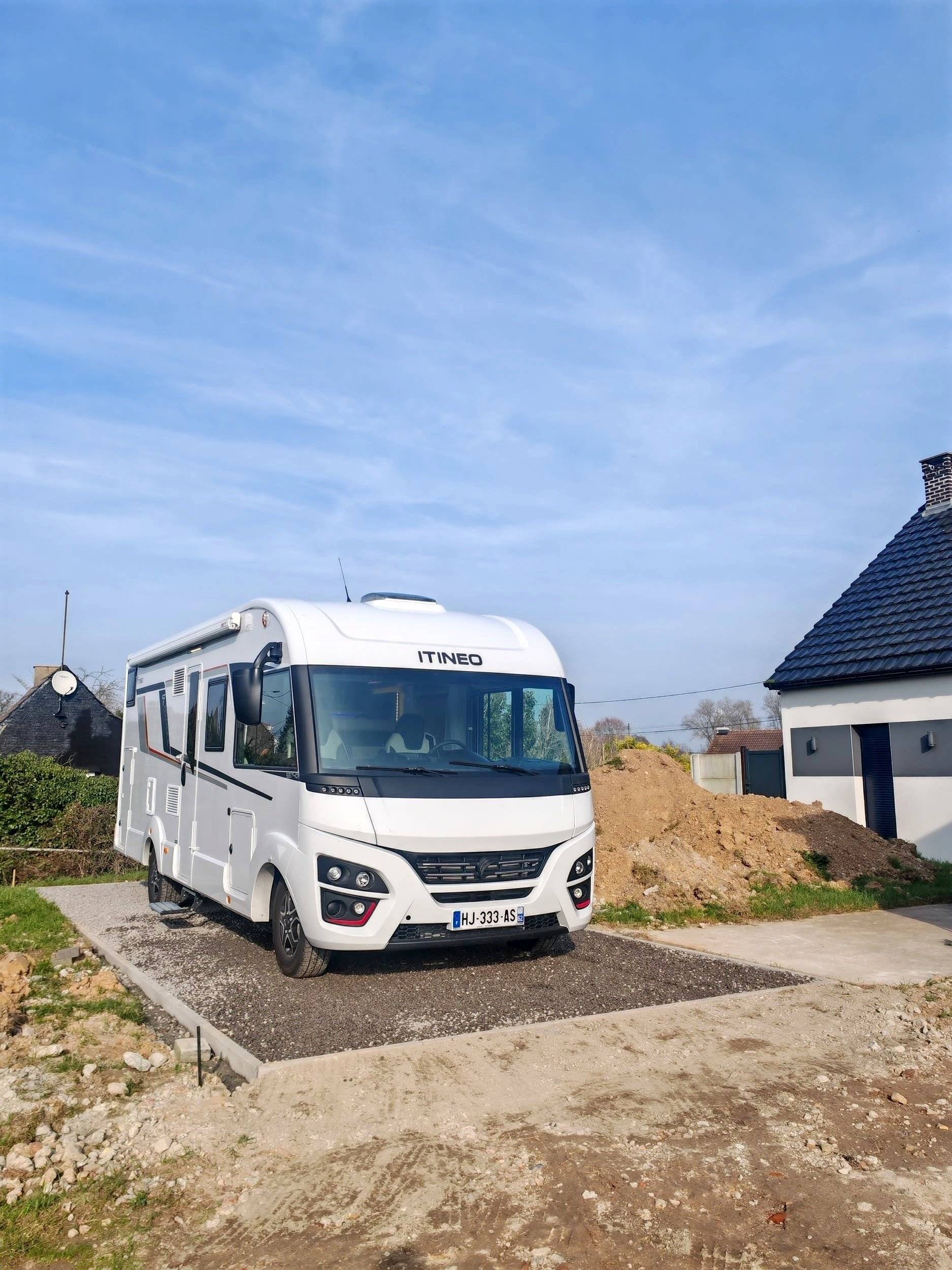 Vista frontale a ¾ Fiat FIAT DUCATO - Yescapa