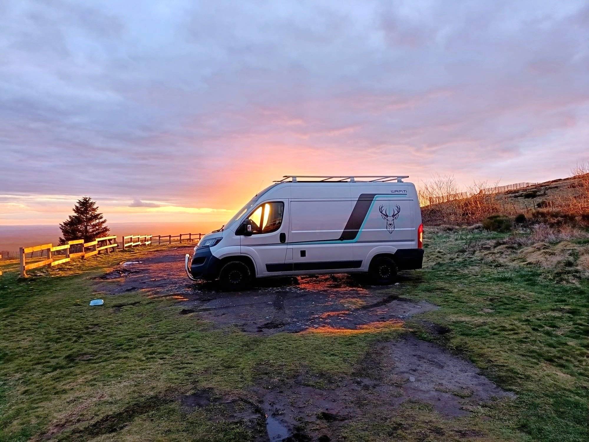 Vista frontale a ¾ Peugeot Peugeot boxer - Yescapa