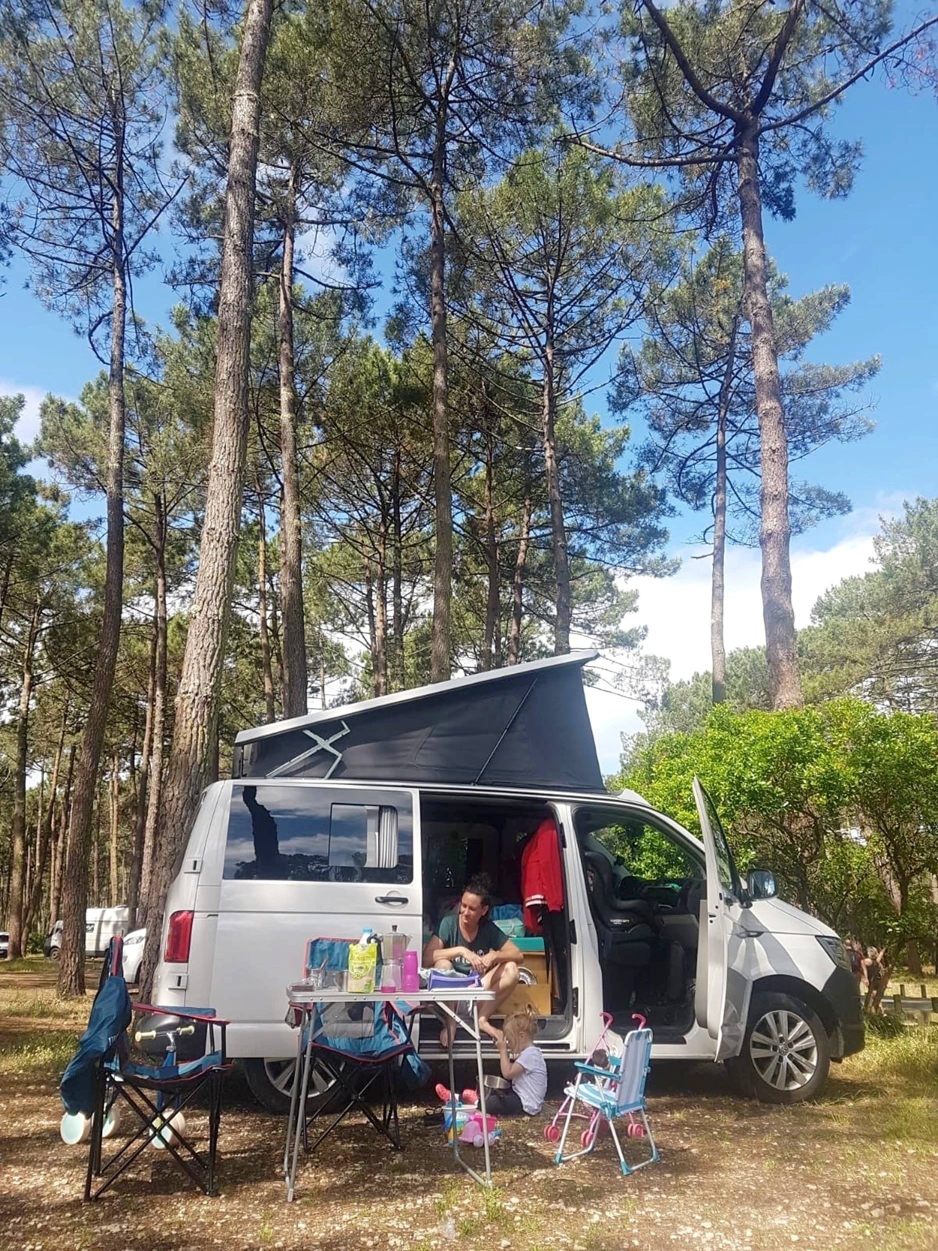 Front view from 3/4 Volkswagen T6 2 l 102 ch - Yescapa