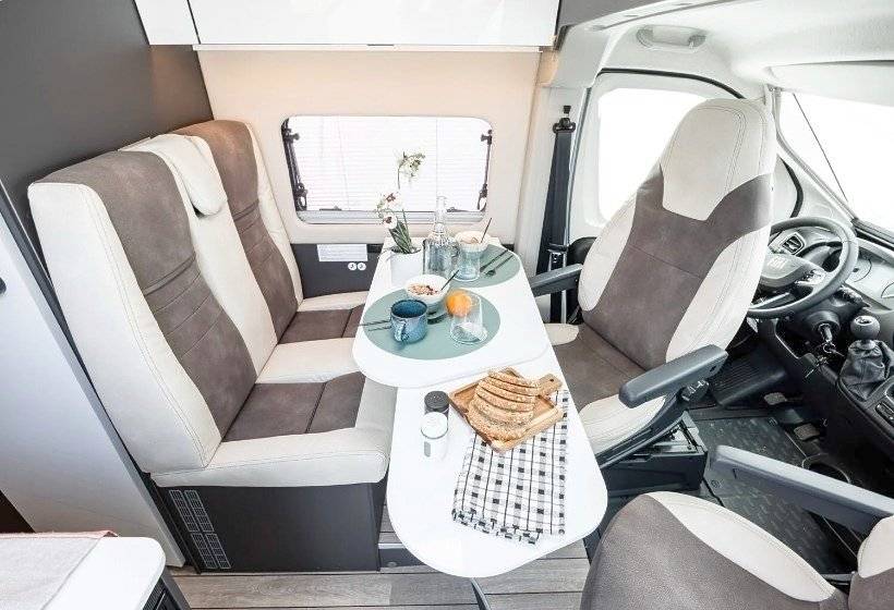 Dining Area casualvan CASUALVAN 2 - Yescapa