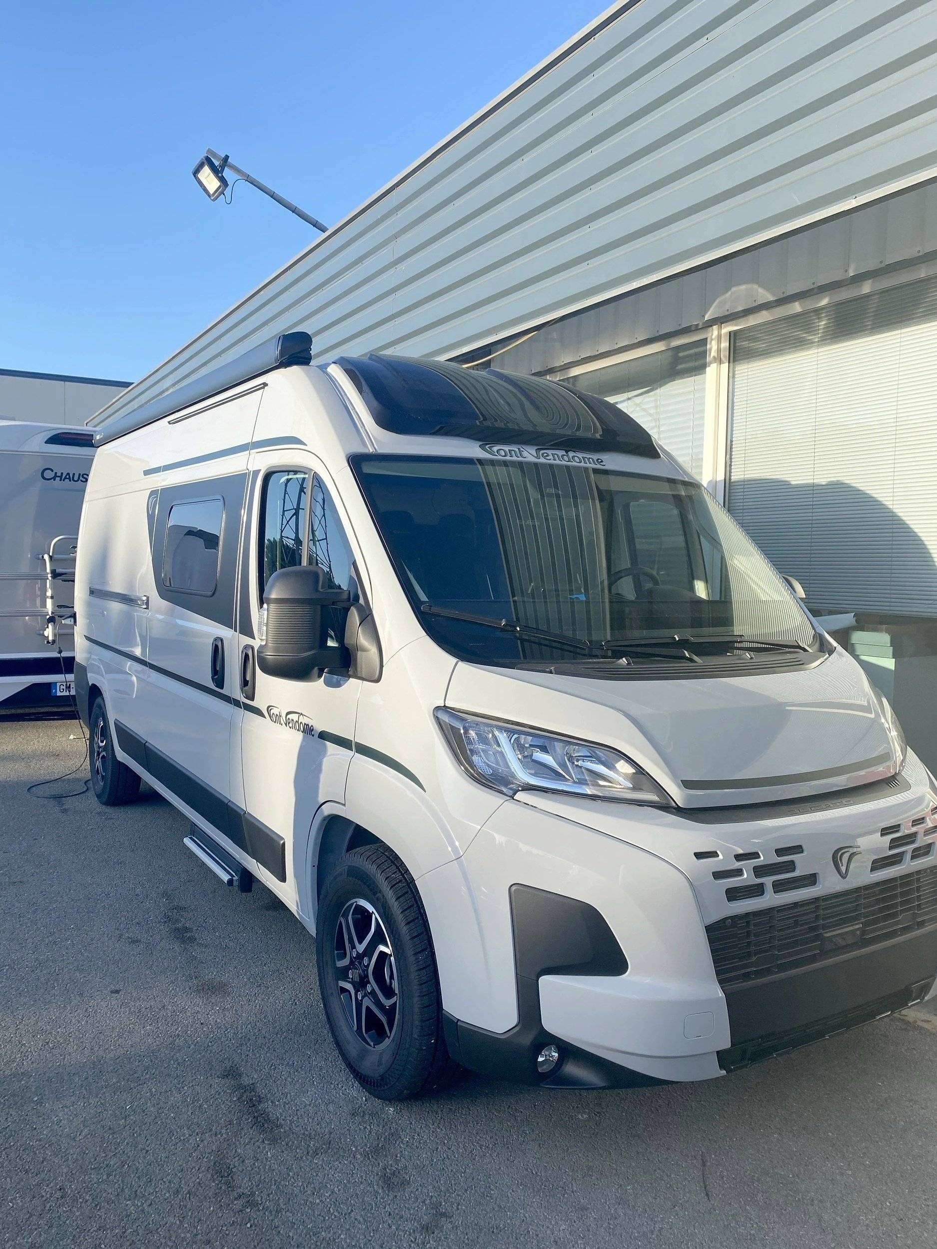 Vista frontale a ¾ Fiat 2,3 l 130 ch. - Yescapa