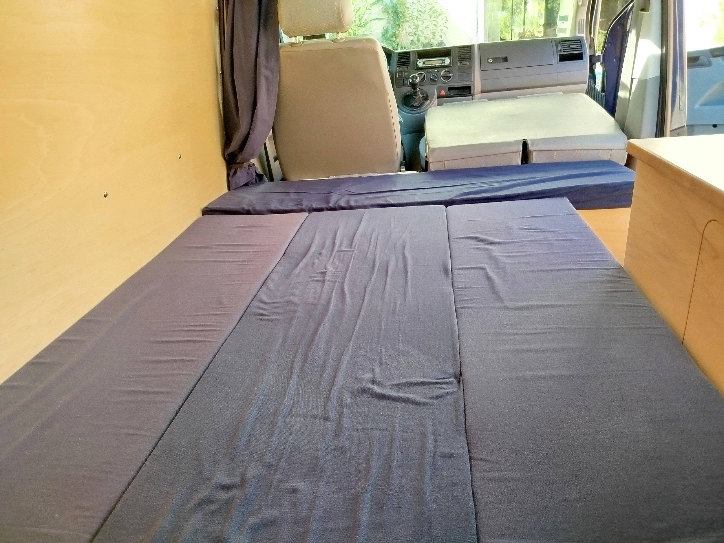 Couchages Volkswagen T5 1,9 l tdi 85 ch - Yescapa