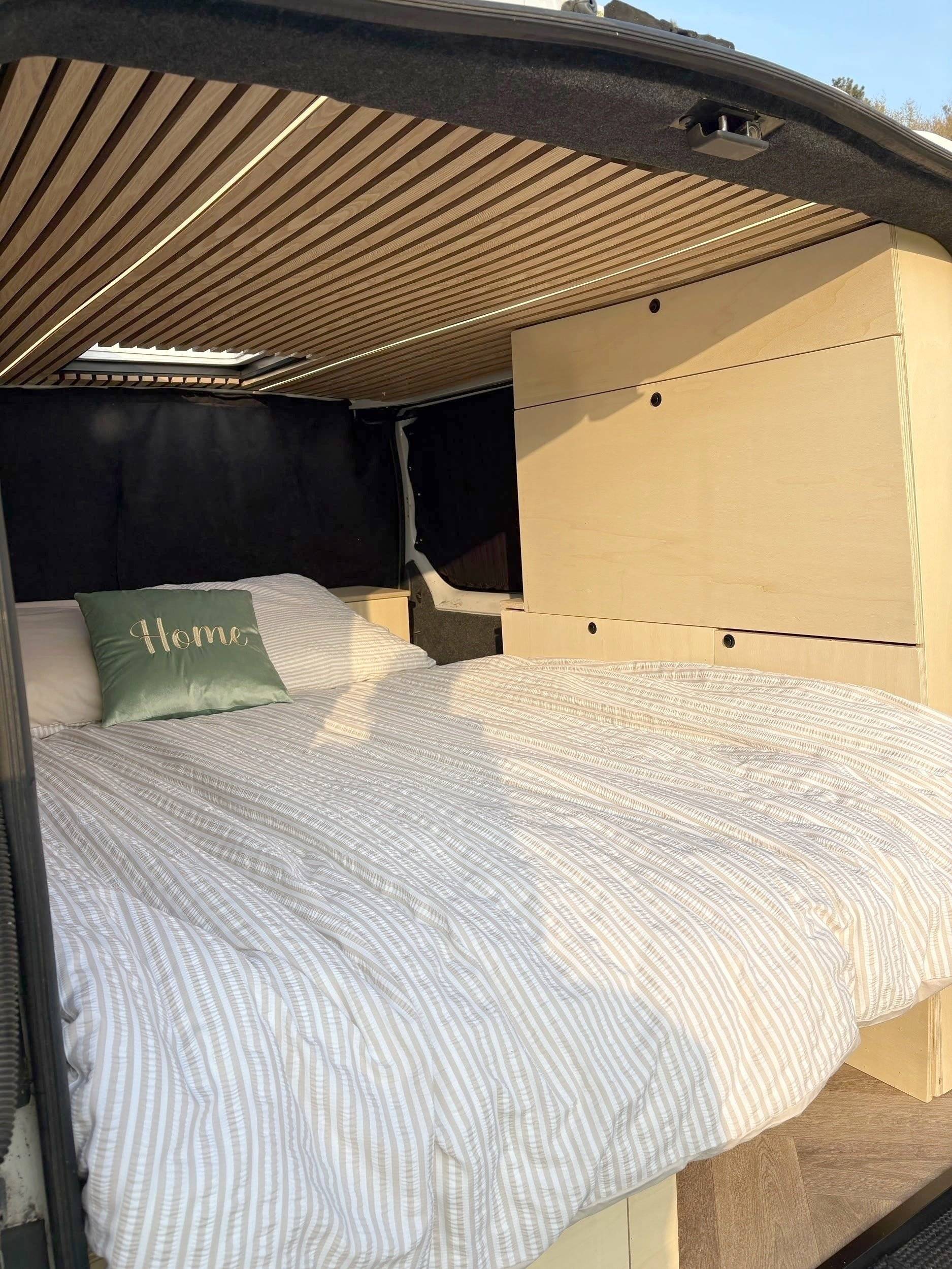 Dinette Renault 2,0 l dCi 115 ch - Yescapa