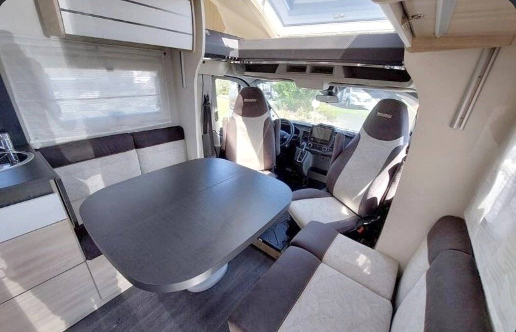 Dining Area Ford Transit 2,0 l 170 ch - Yescapa