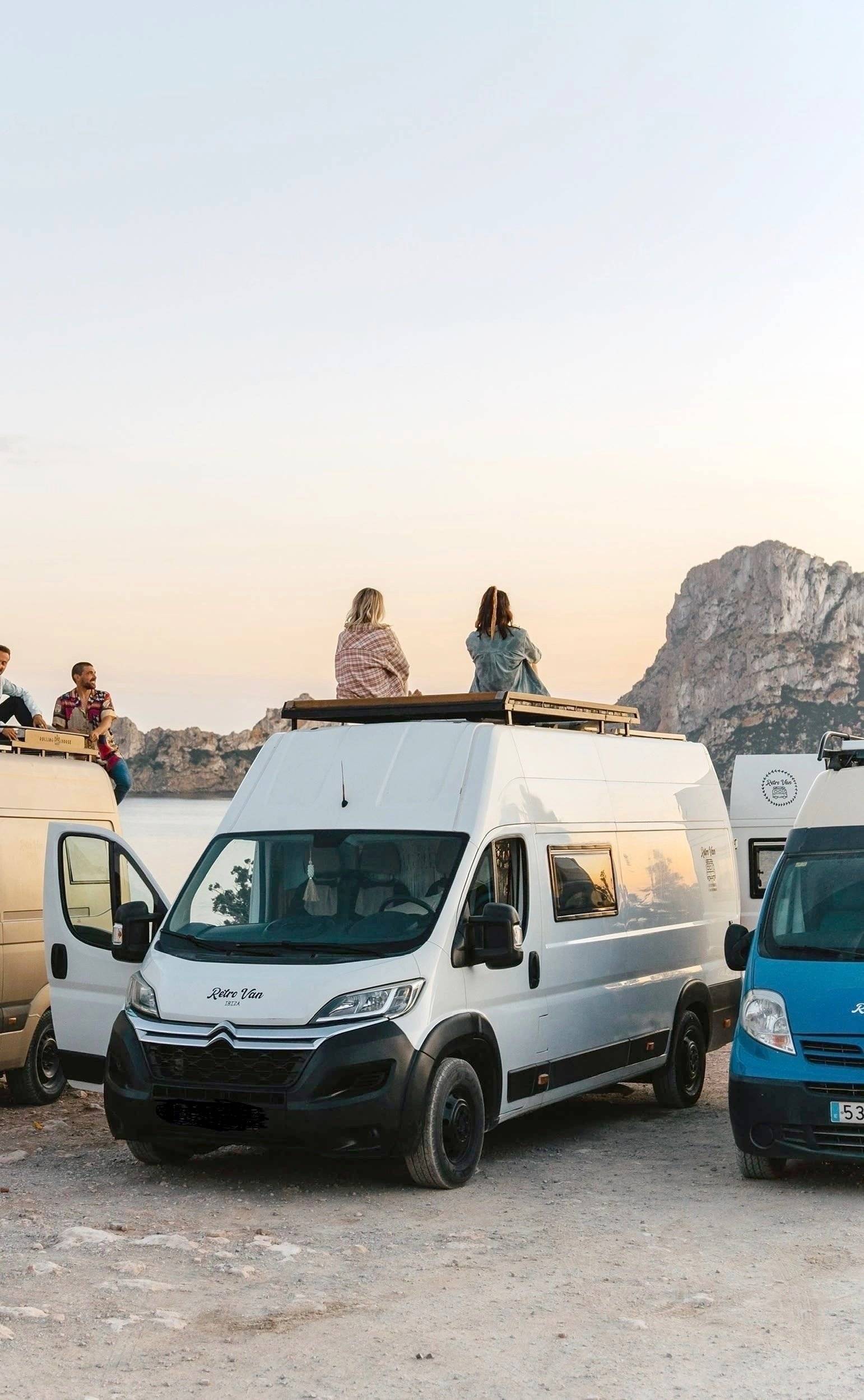 Vue avant de 3/4 Citroën Jumper 2,2 l 120 ch - Yescapa