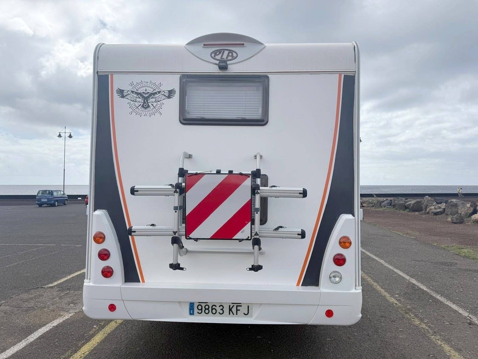 Vista part posterior del vehicle Citroën Jumper - Yescapa