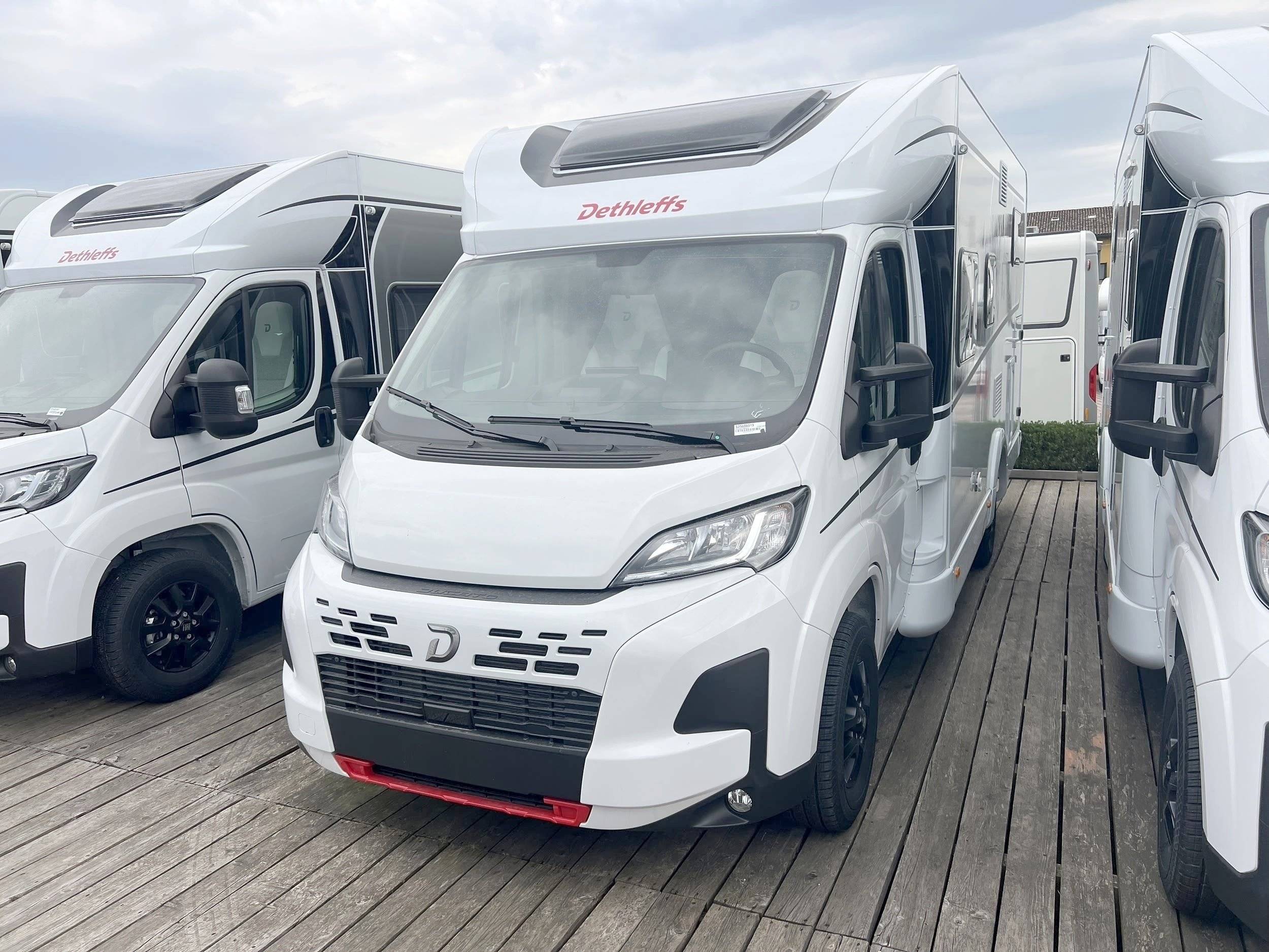 Voorkant 3/4 Fiat Ducato Multijet 3  140 - Yescapa