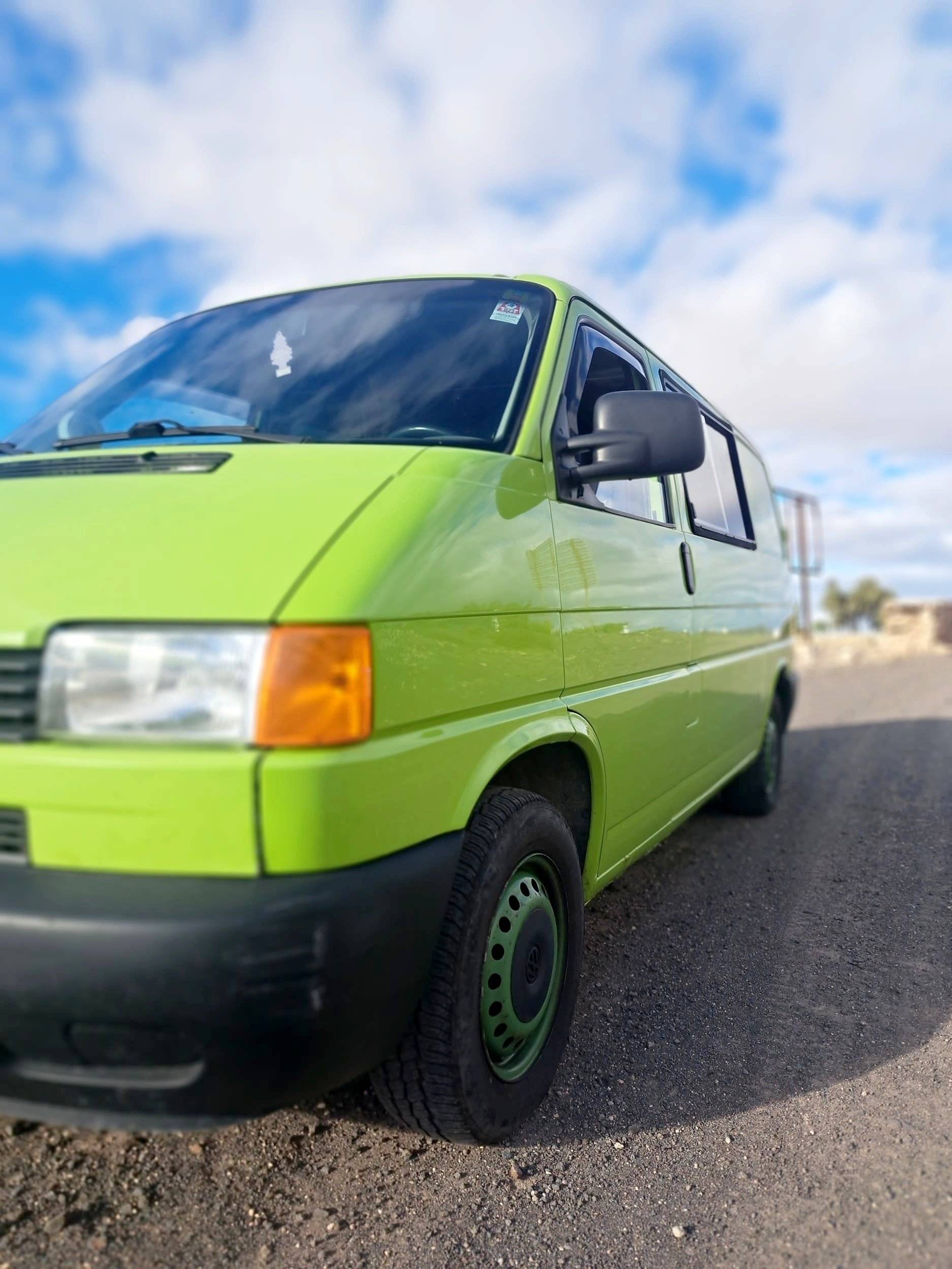 Front view from 3/4 Volkswagen t4 - Yescapa