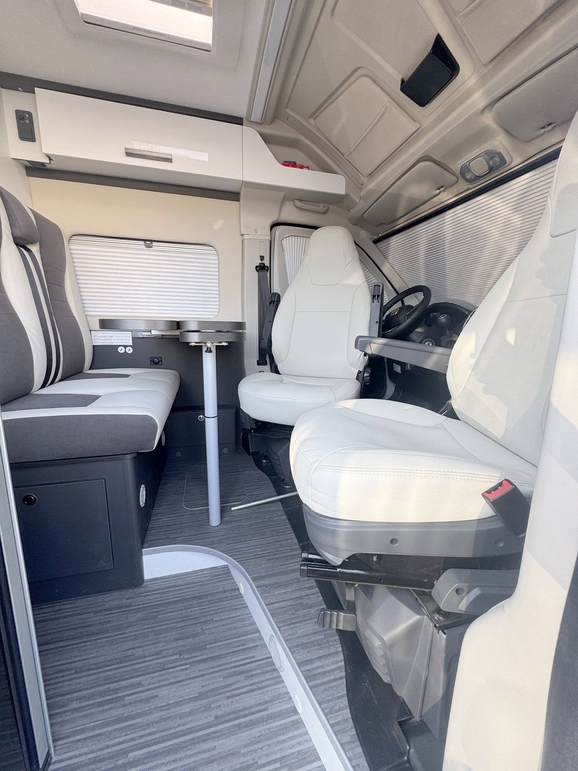 Dining Area Fiat Ducato 2,2 140cv - Yescapa