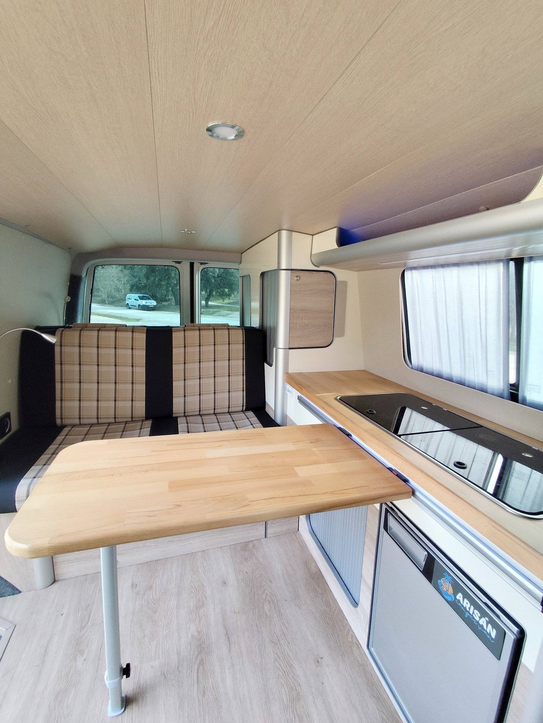 Área de jantar Volkswagen Volkswagen T6 - Yescapa