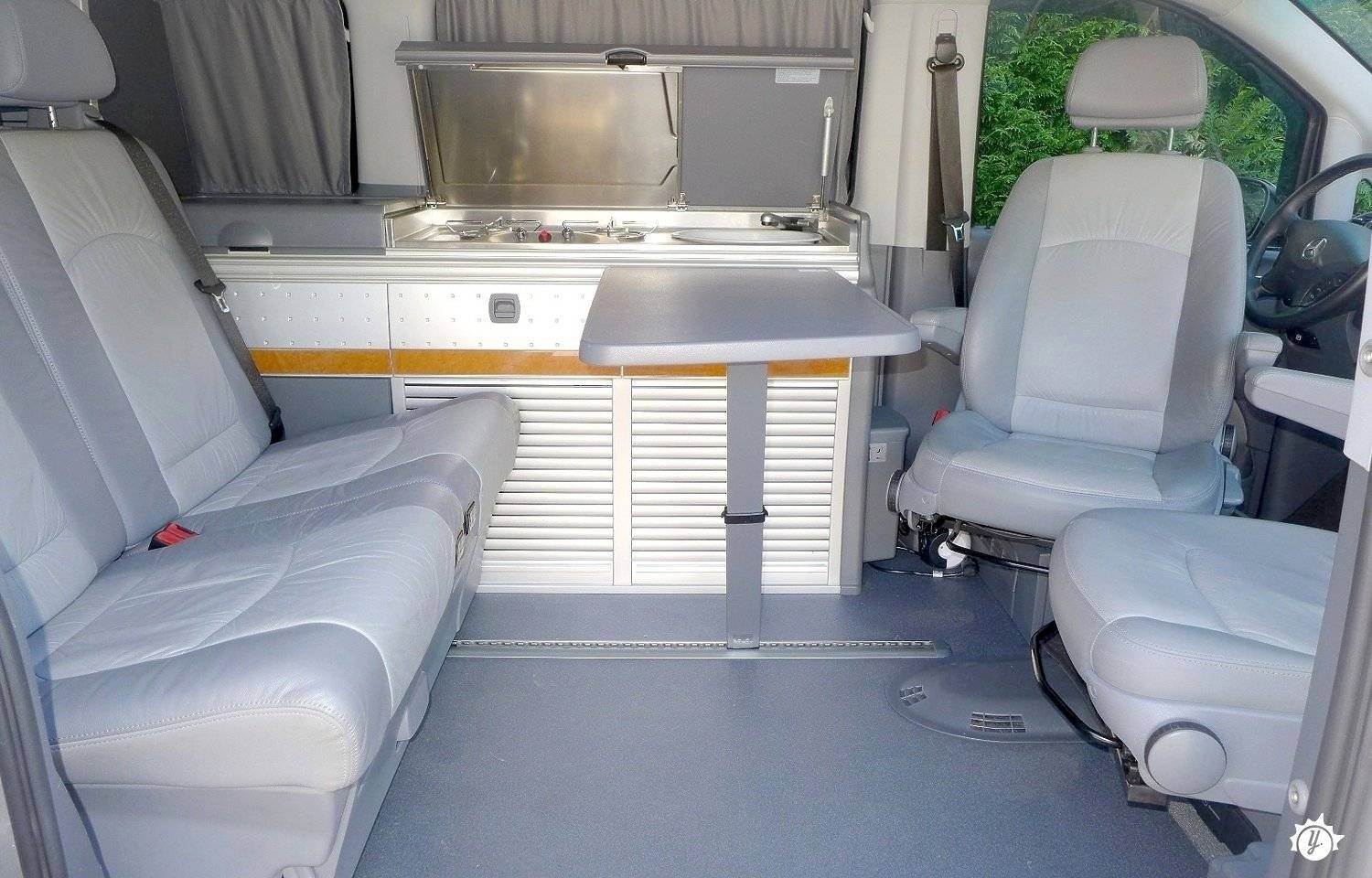Dinette Mercedes - Yescapa