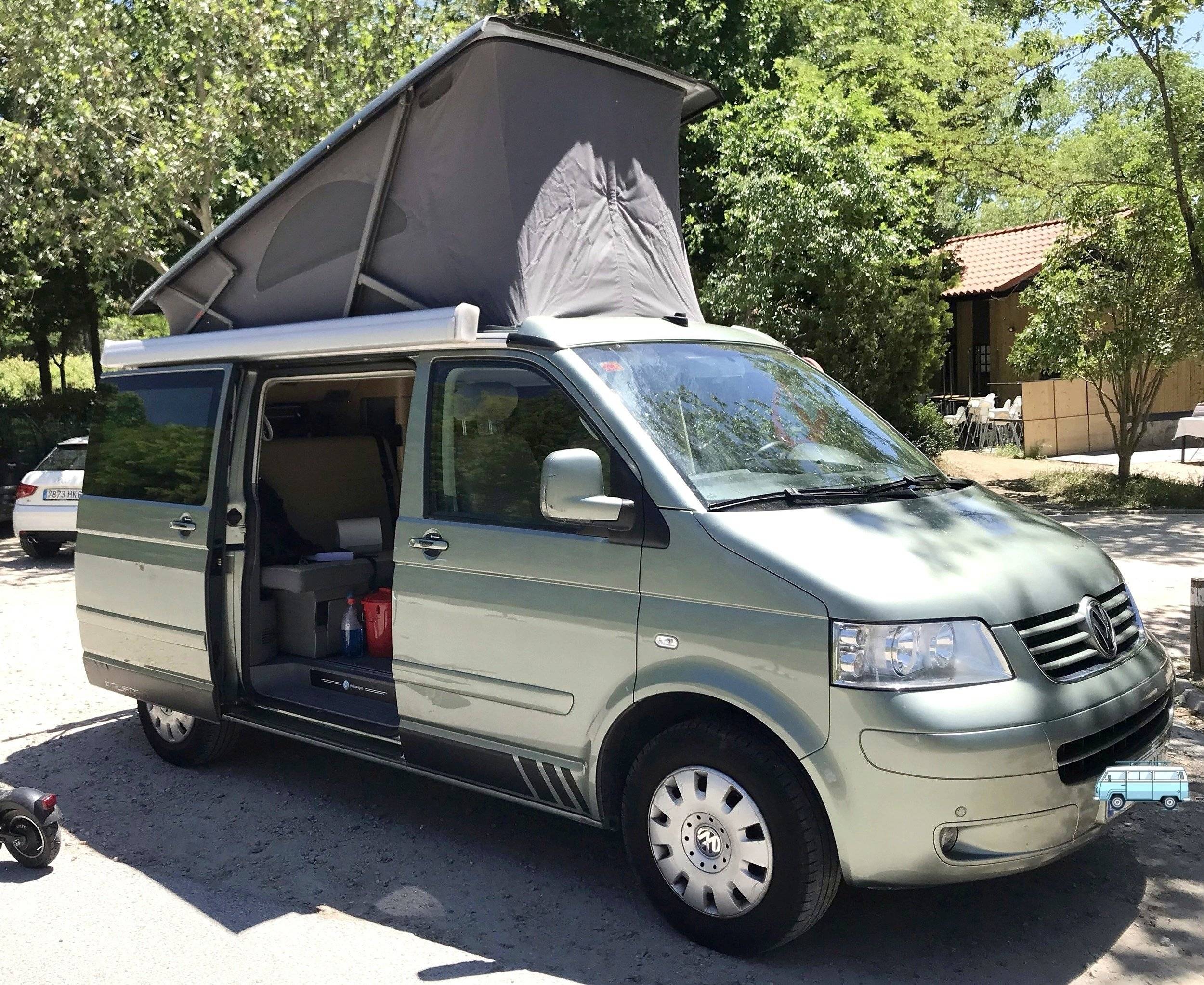 Vue avant de 3/4 Volkswagen T5 2.5l 174cv - Yescapa