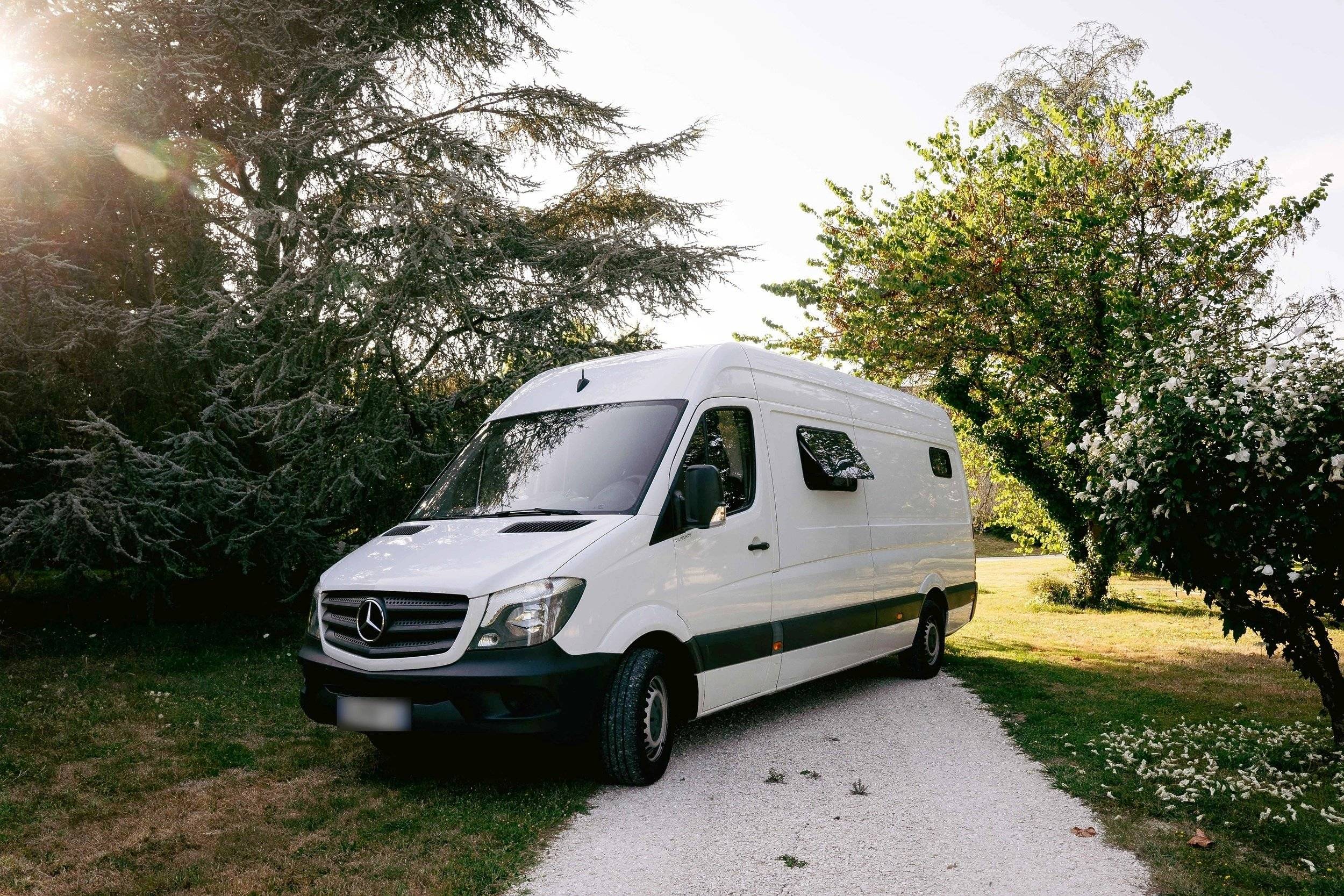 Front view from 3/4 Mercedes Sprinter 2,2 143 ch - Yescapa