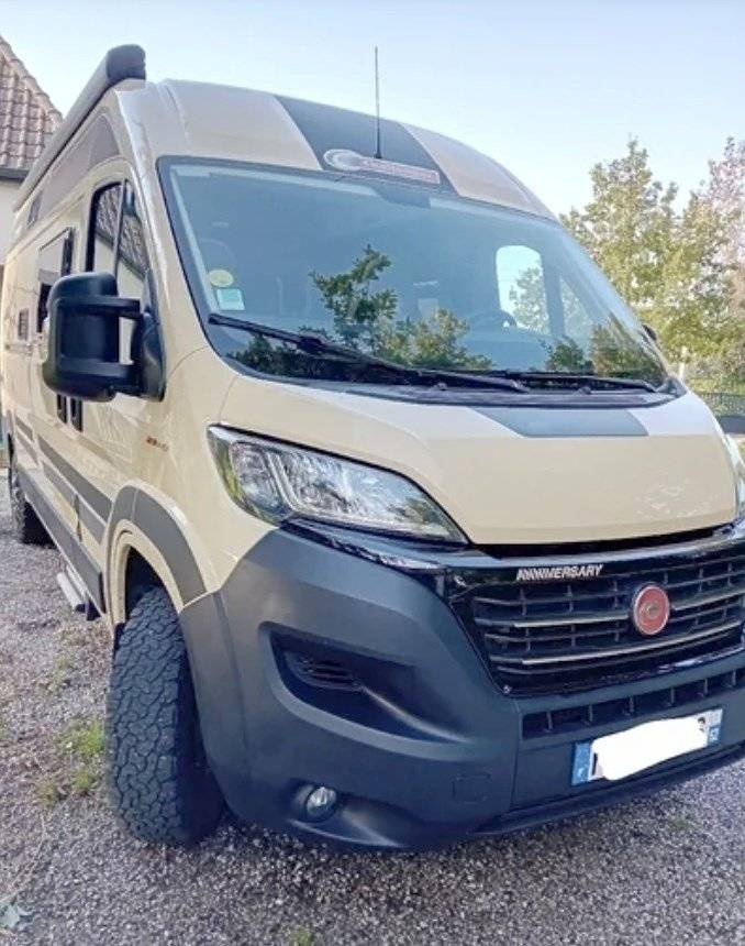Vue avant de 3/4 Fiat Fiat Ducato 140 CV - Yescapa
