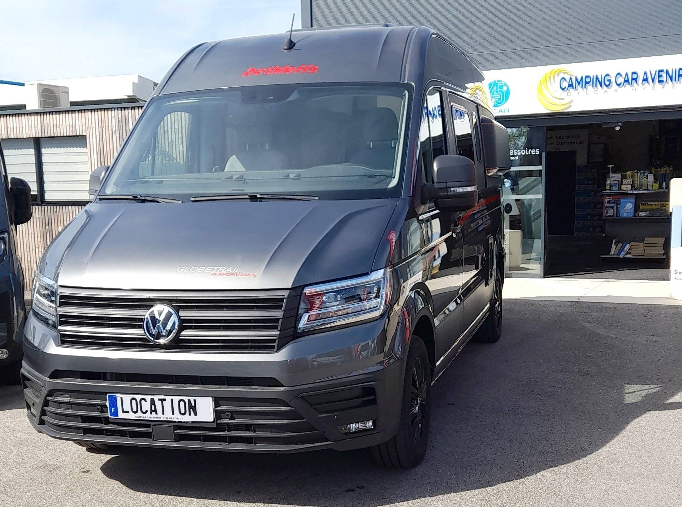 Front view from 3/4 Volkswagen - Yescapa