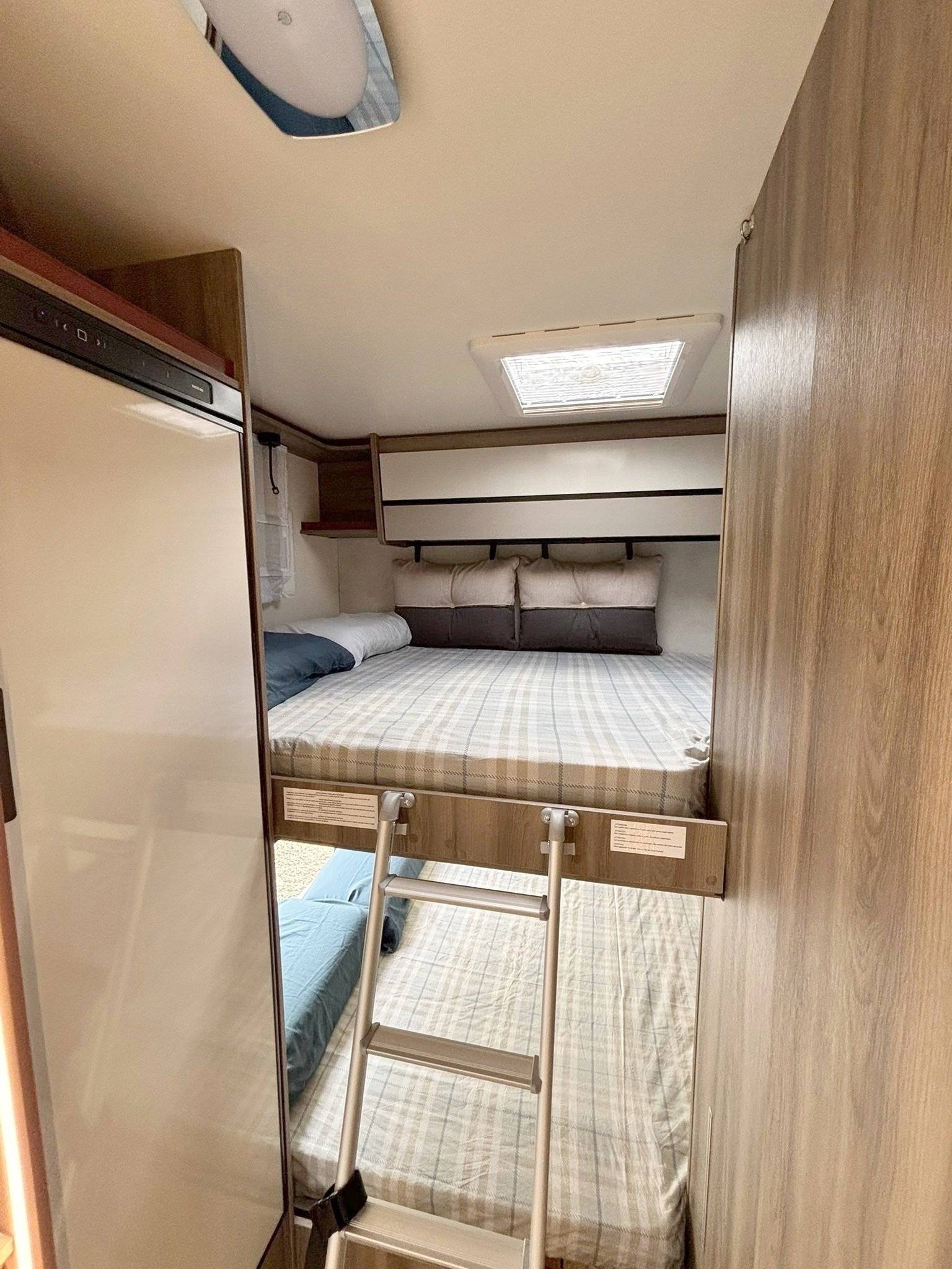 Berth Ford Ford - Yescapa