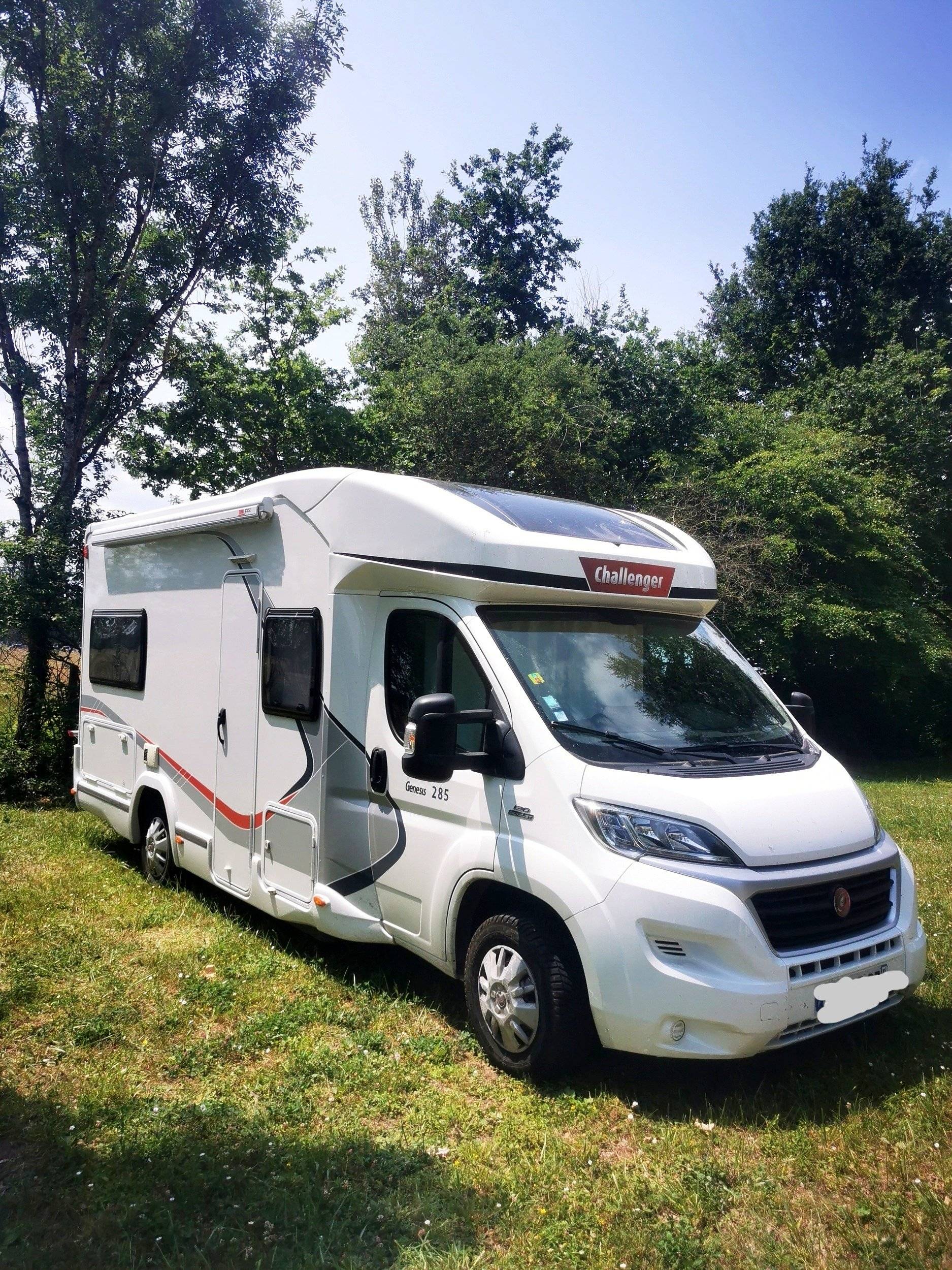 schräge Vorderansicht Fiat Fiat Ducato Multijet 2.3 130CV - Yescapa