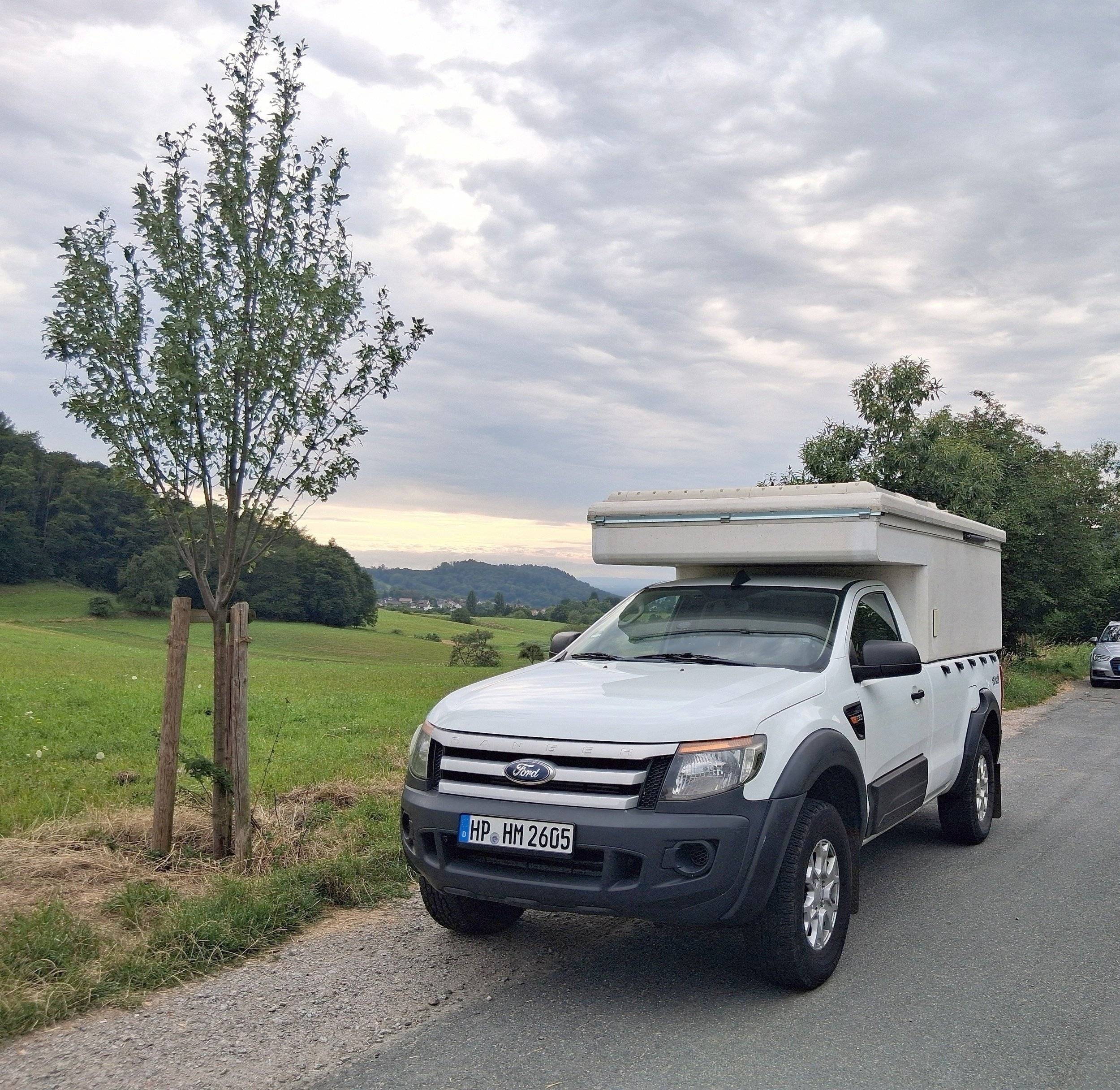 Front view from 3/4 Ford Ford Ranger - Yescapa