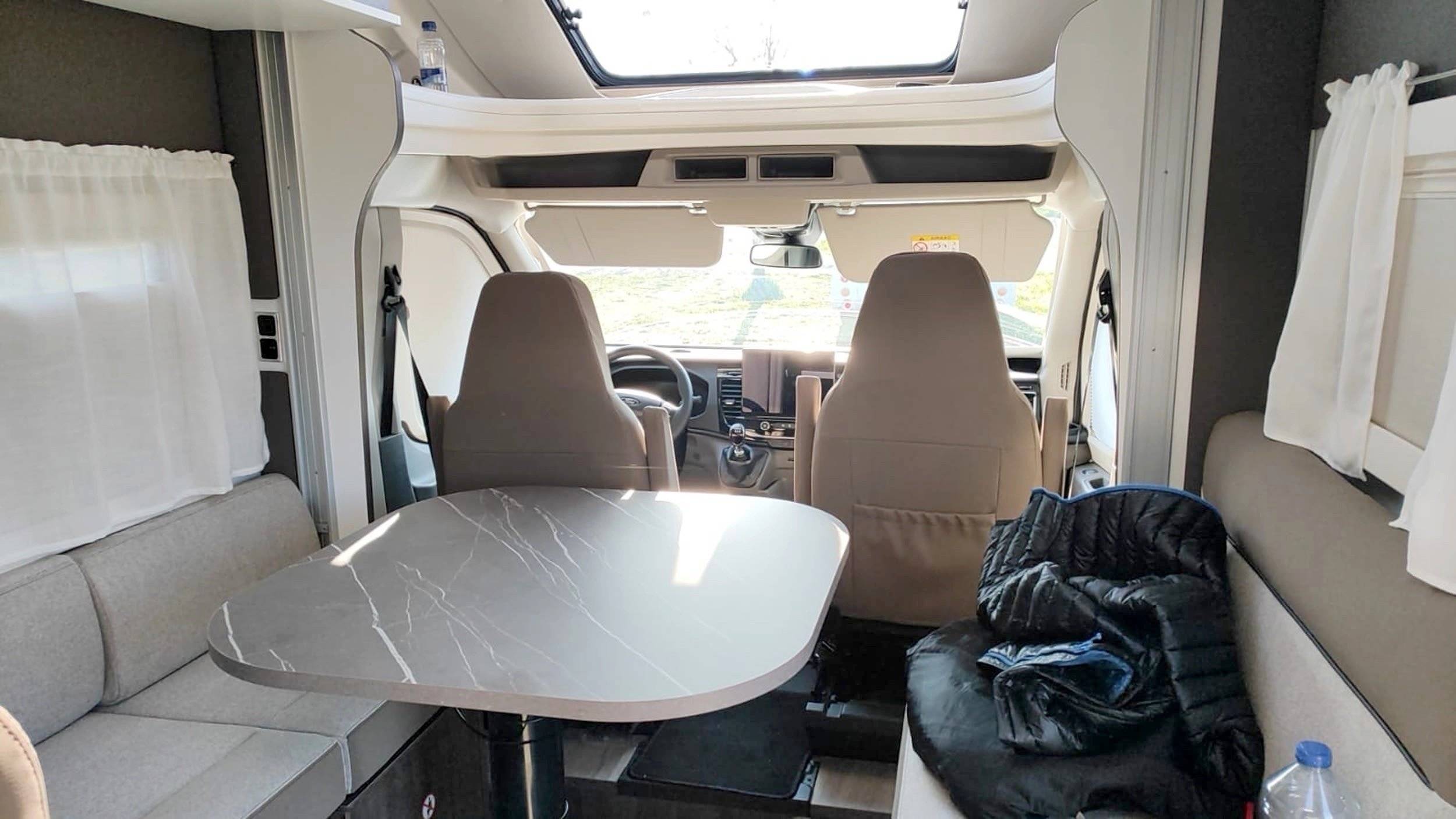 Eethoek Ford Ford Transit 165 CV - Yescapa