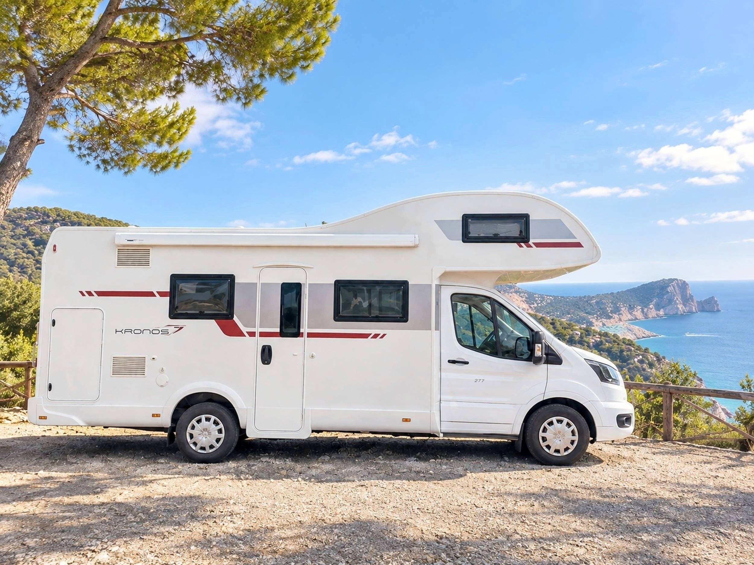 schräge Vorderansicht Ford Transit 2,0 l 130 ch - Yescapa