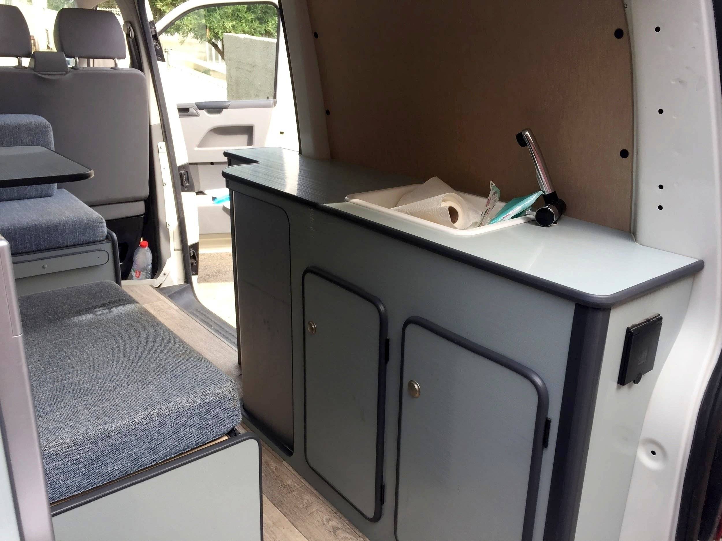 Coin cuisine Volkswagen T5 2,0 l 102 ch - Yescapa