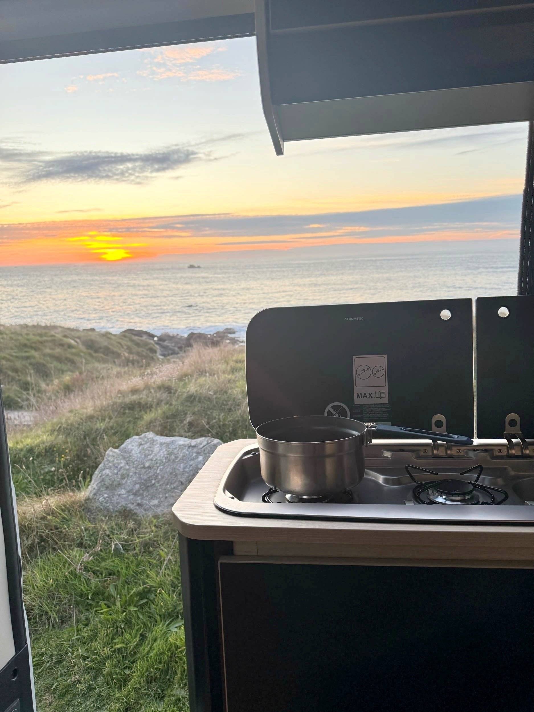 Área de jantar Fiat Ducato 120 Multijet - Yescapa