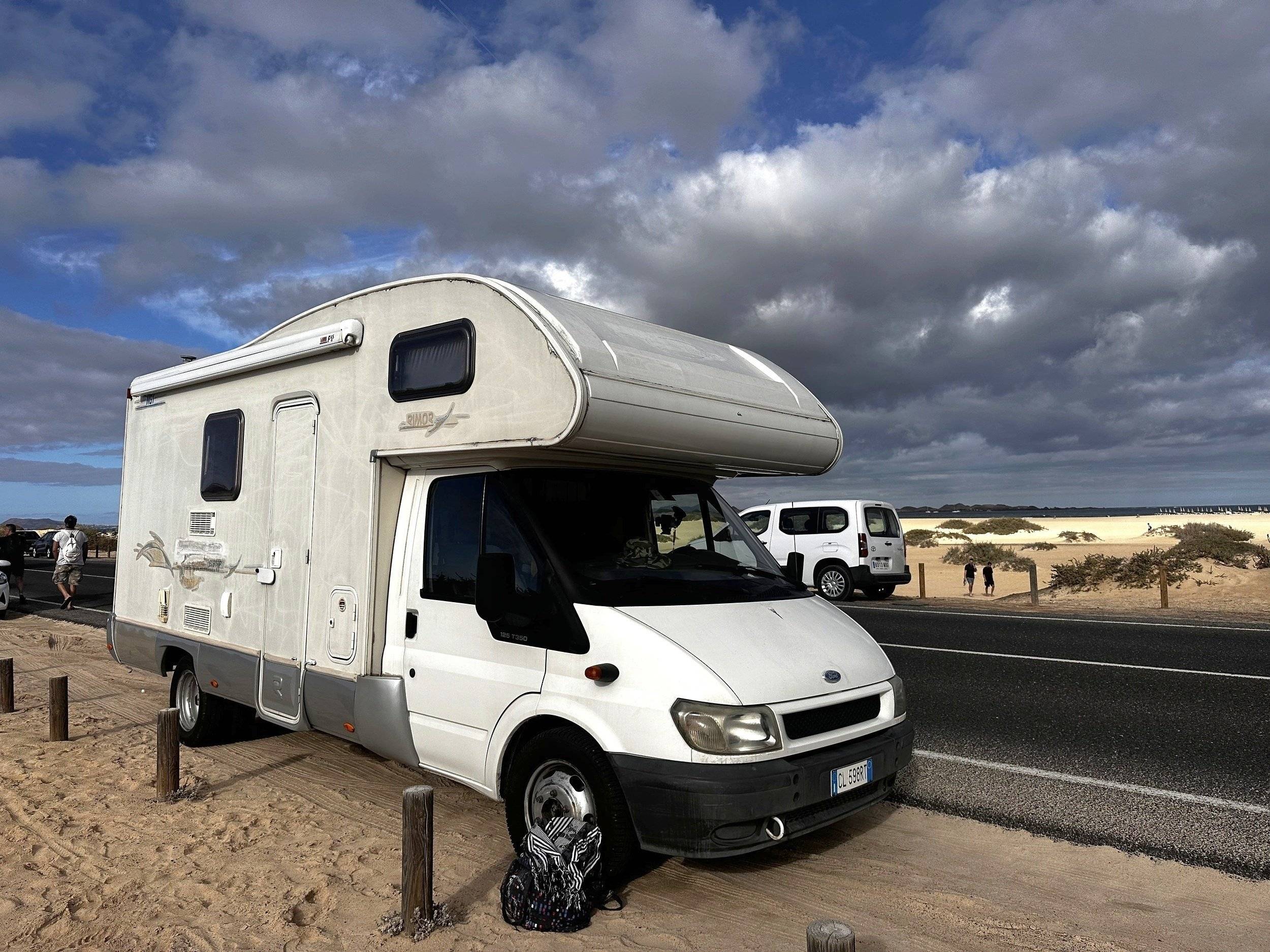 Vue avant de 3/4 Ford - Yescapa