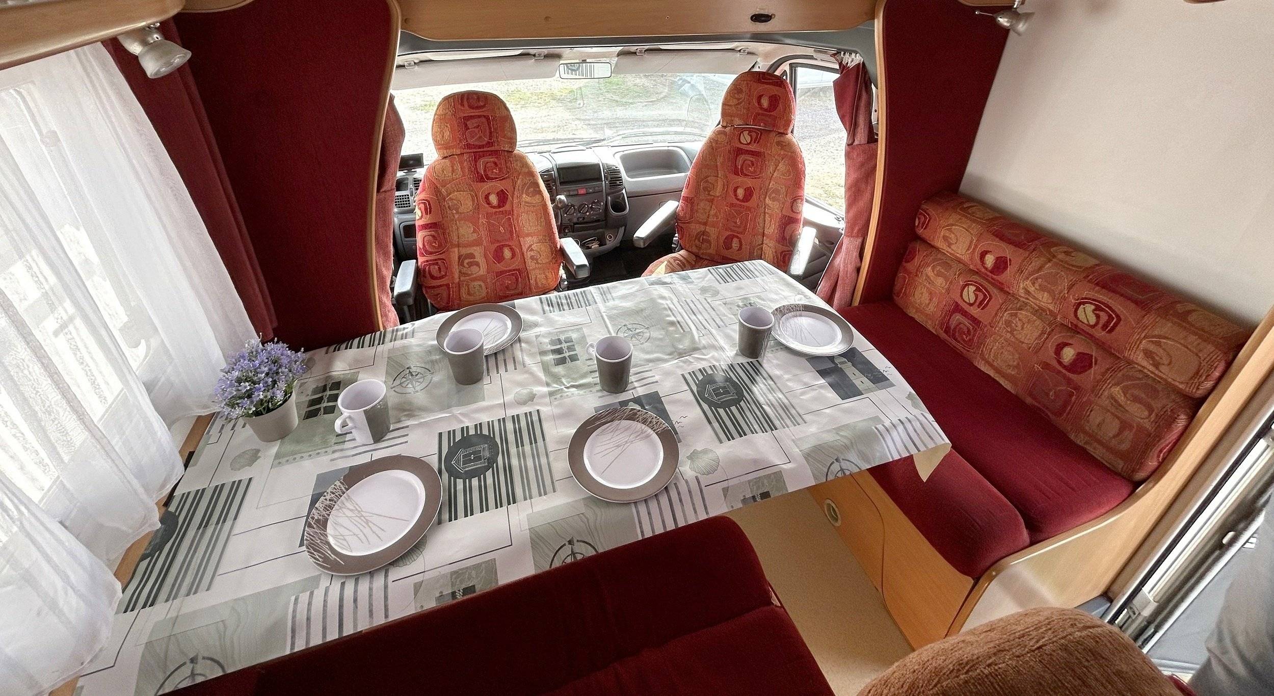 Dining Area Fiat - Yescapa
