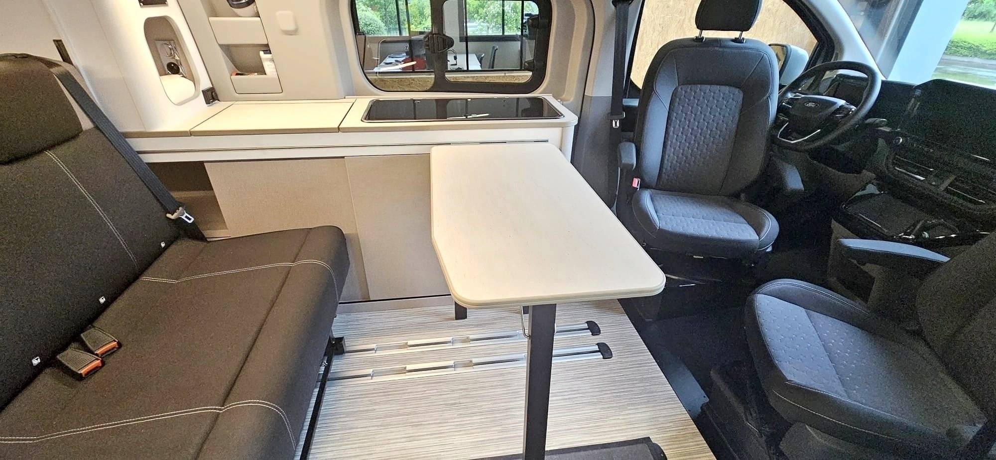 Menjador Ford Tourneo custom - Yescapa