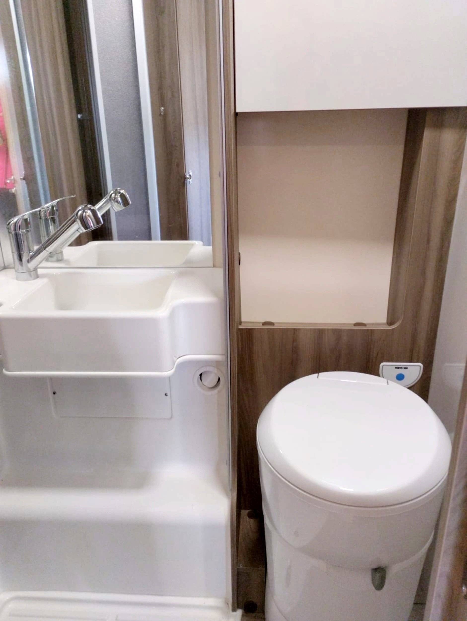 Salle de bain / Toilettes Ford Transit 2,0 l 170 ch - Yescapa