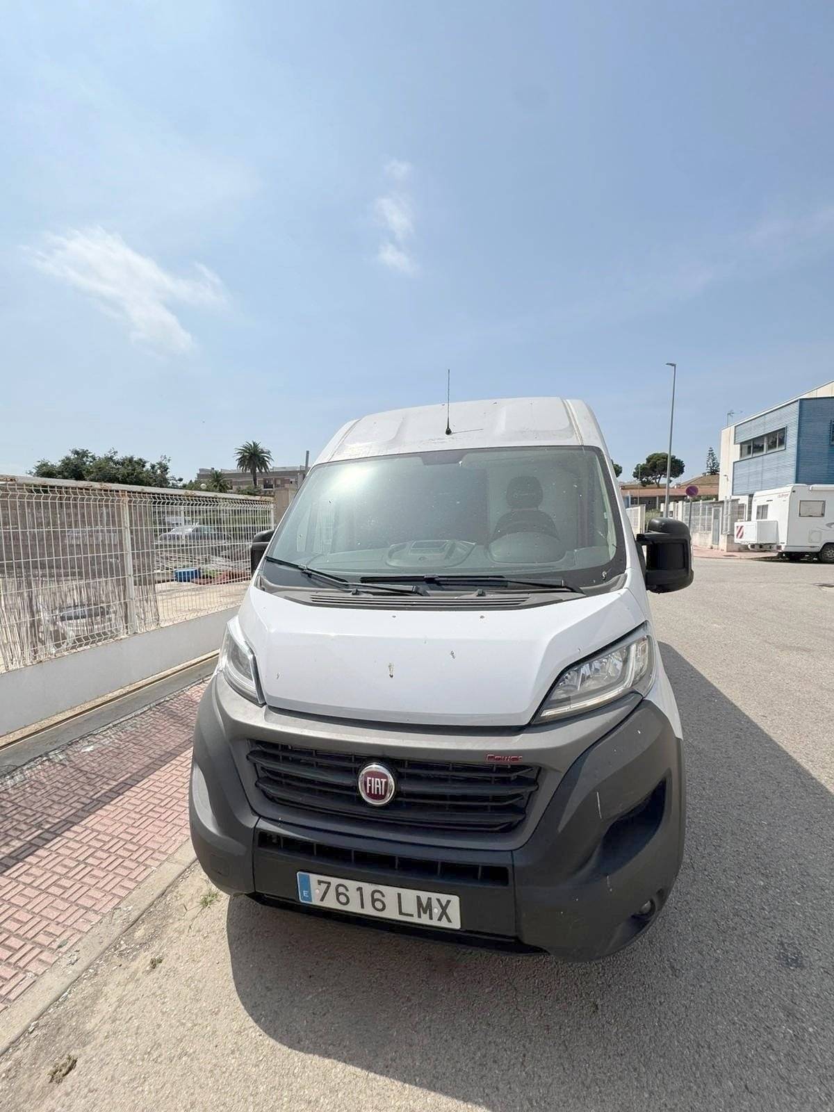Vue avant de 3/4 Fiat Fiat Ducato - Yescapa
