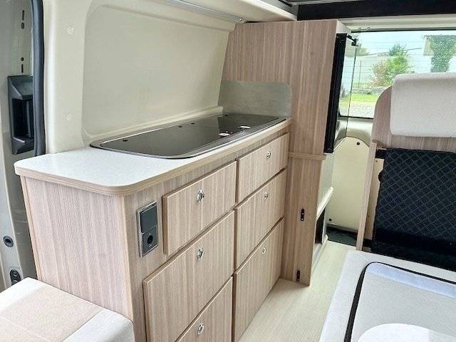Angolo cucina Ford Transit 2,0 l 130 ch - Yescapa