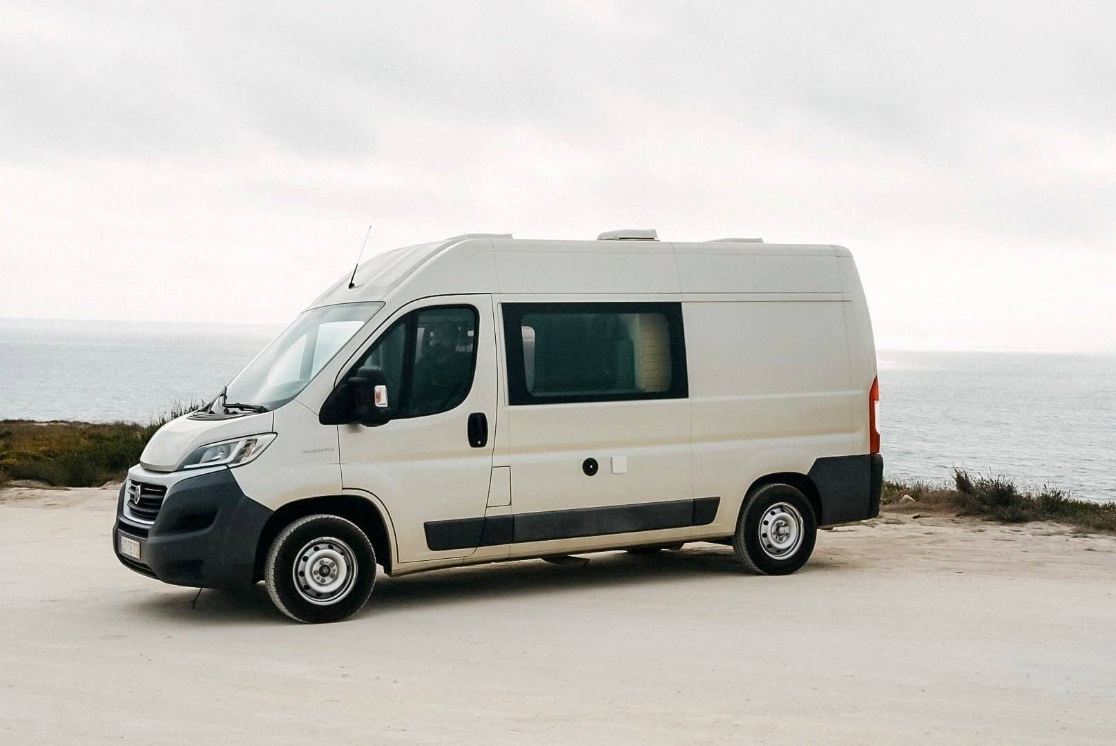 Vue avant de 3/4 Fiat Fiat Ducato - Yescapa