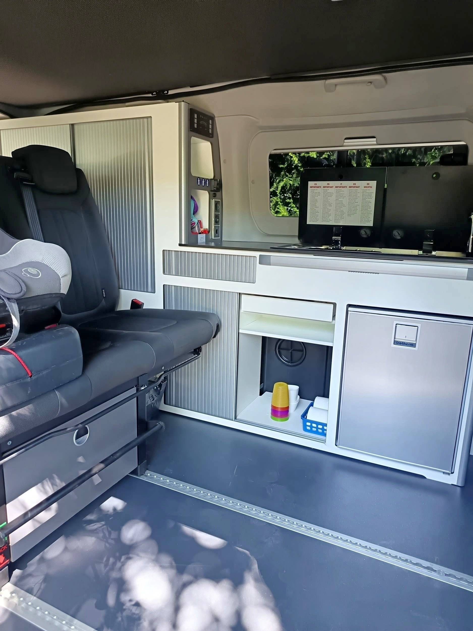 Coin repas Ford Transit - Yescapa