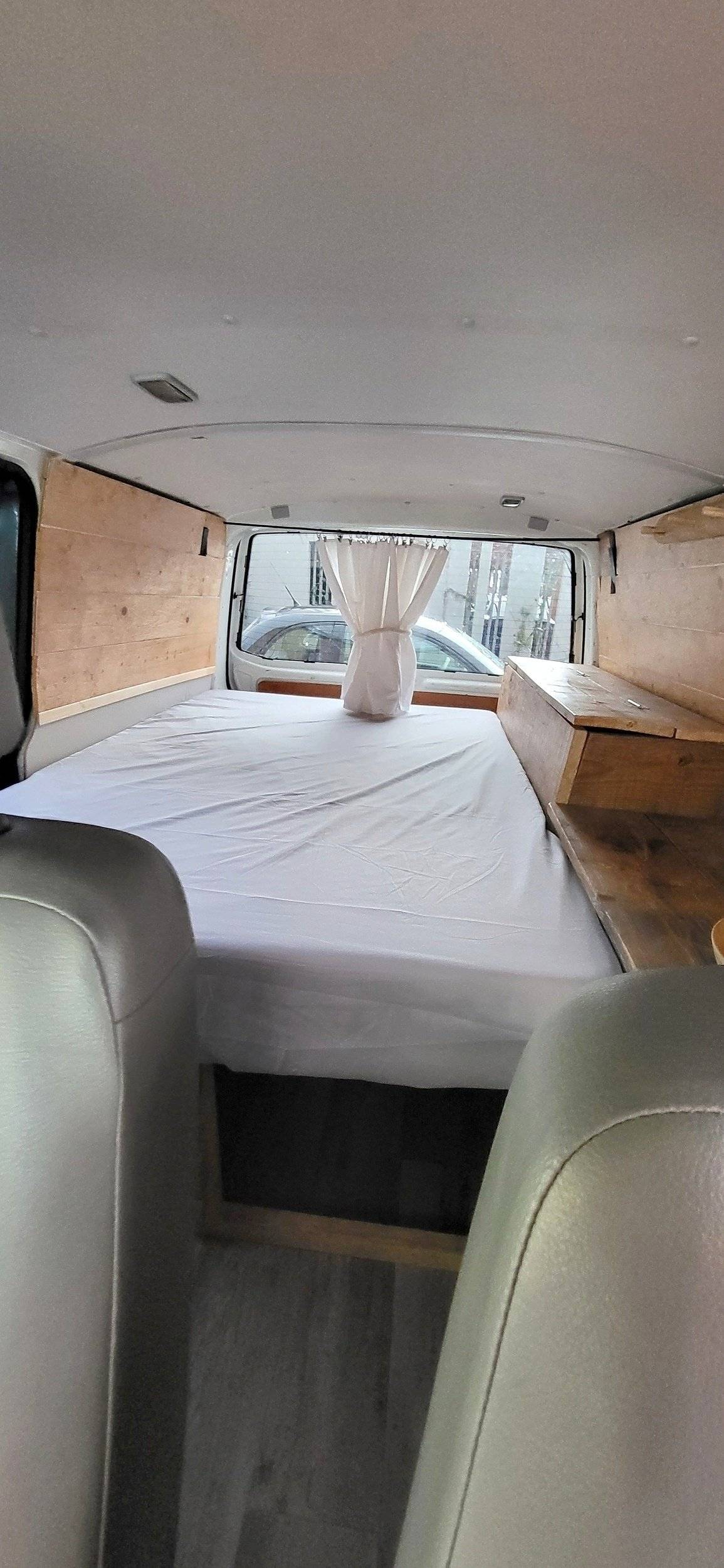 Schlafplätze Volkswagen T5 1,9 l 102 ch - Yescapa