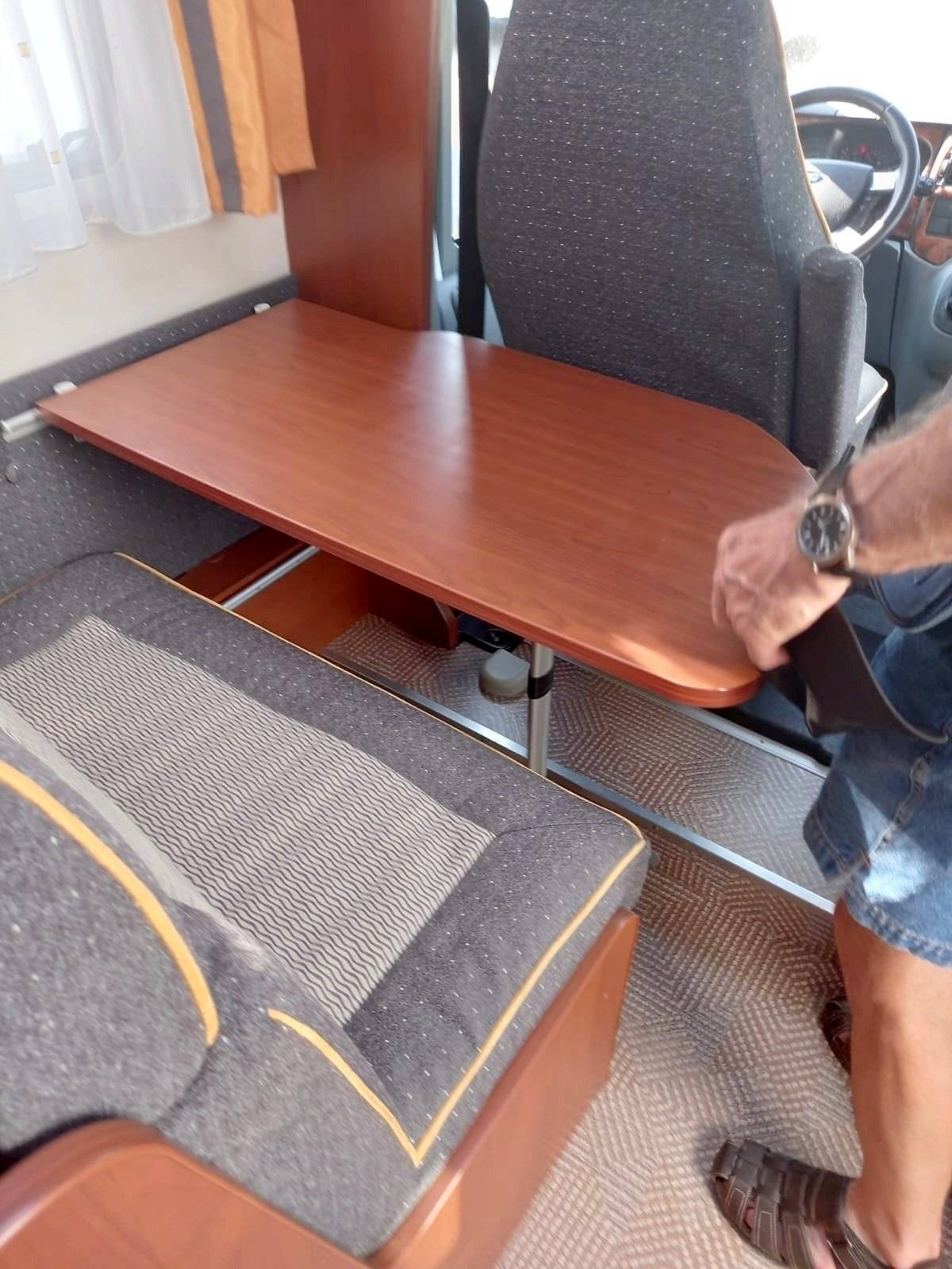 Dinette Ford FORD TRANSIT - Yescapa