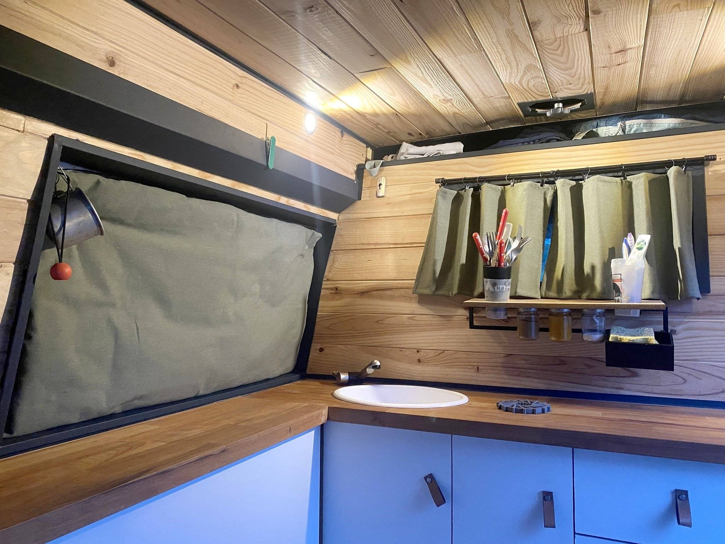 Kitchen Volkswagen T5 2,0 l 140 ch - Yescapa
