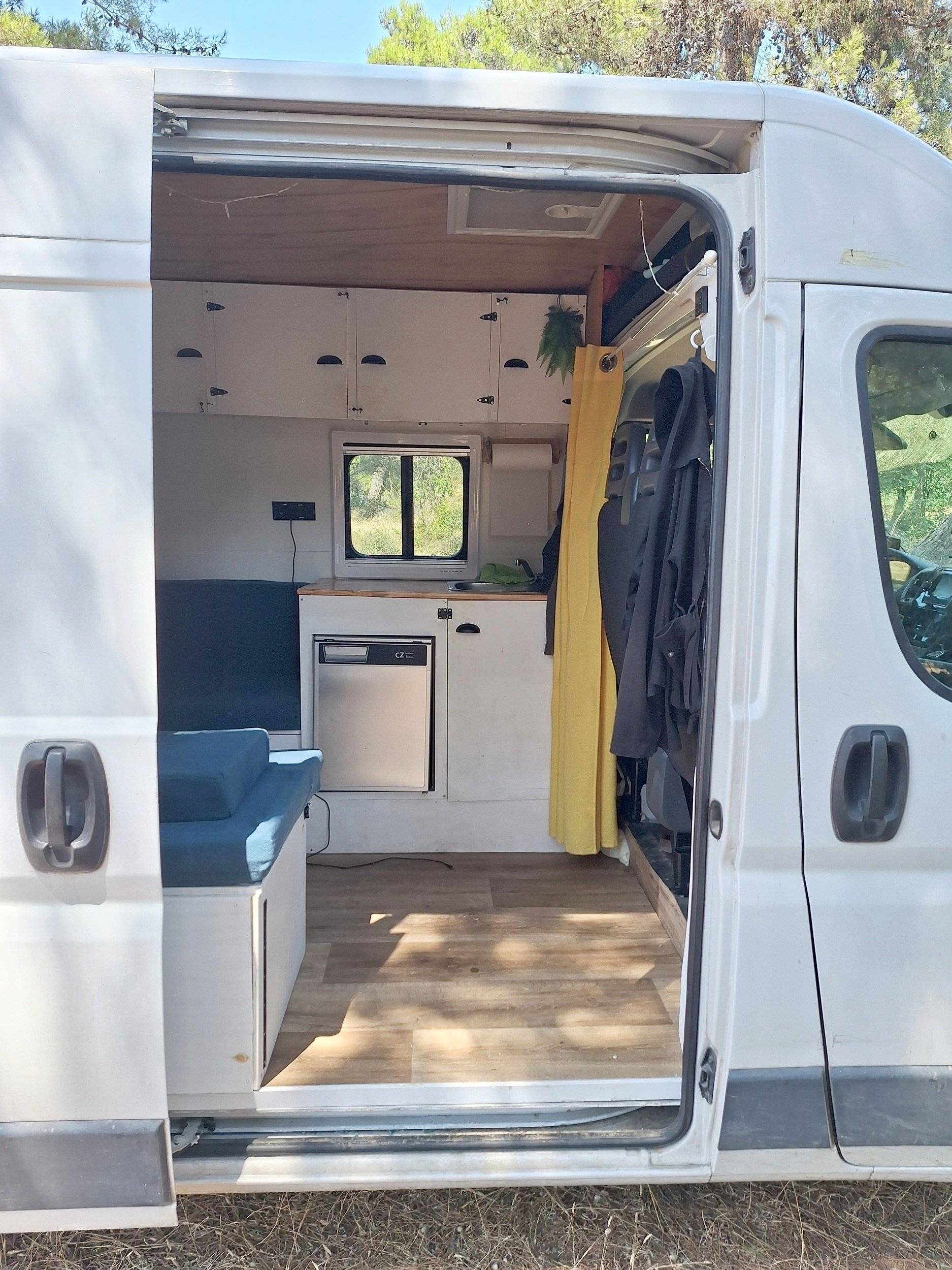 Voorkant 3/4  - Yescapa