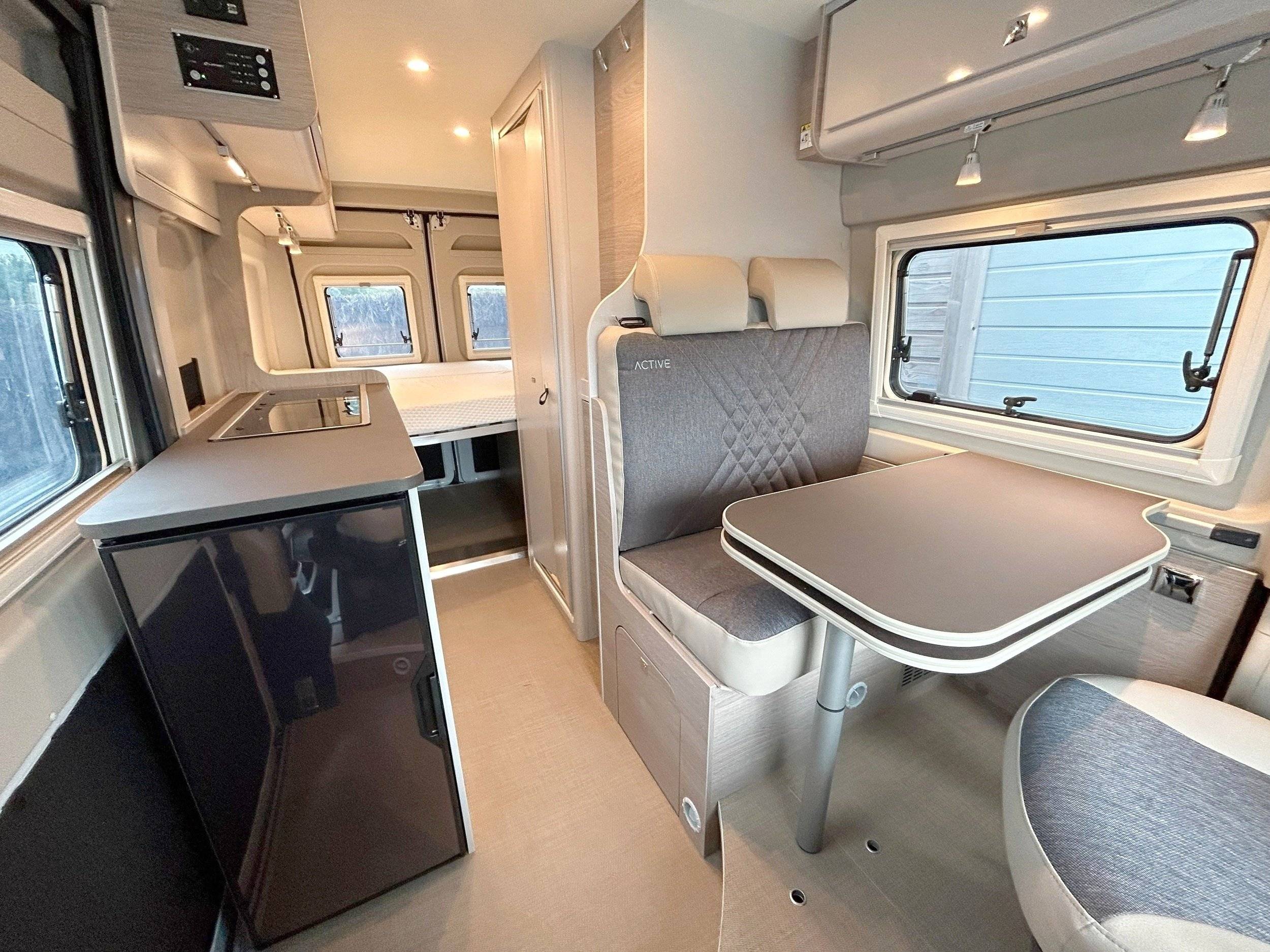 Dining Area Citroën Citroën jumper 140 cv - Yescapa