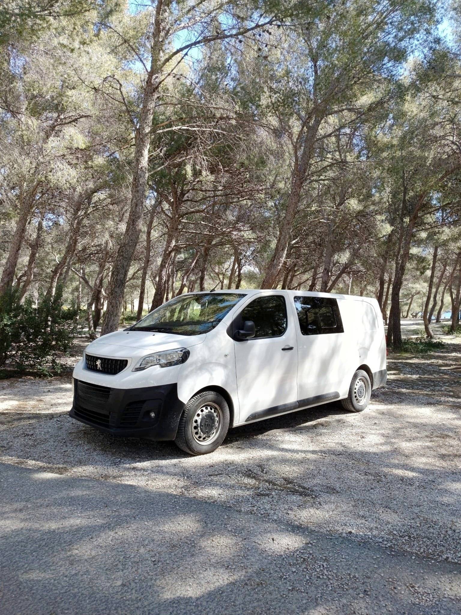 Voorkant 3/4 Peugeot Expert 3, 120Ch - Yescapa