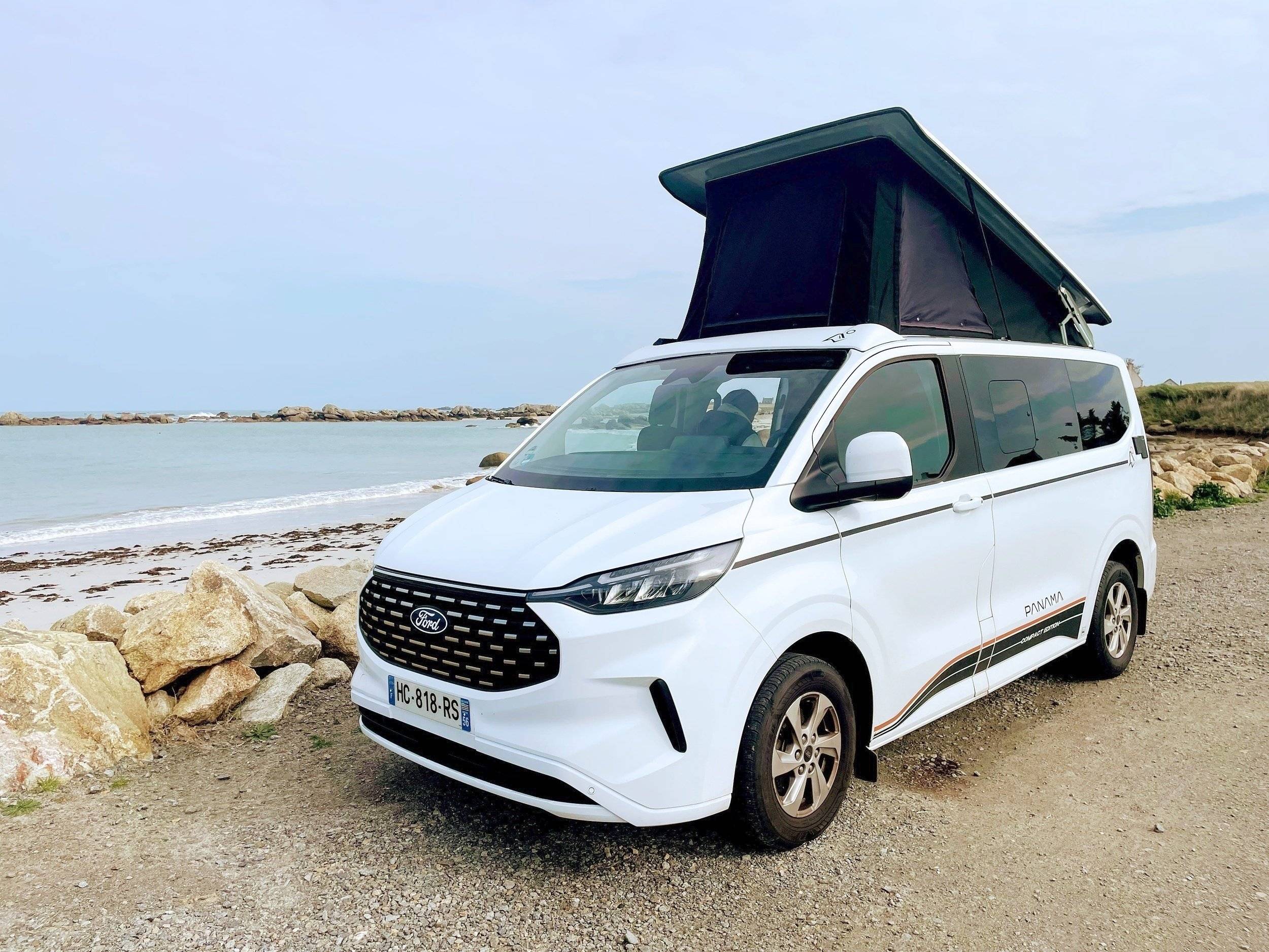 Vista del vehículo ángulo delantero Ford TOURNEO PANAMA PEAK 10+ - Yescapa