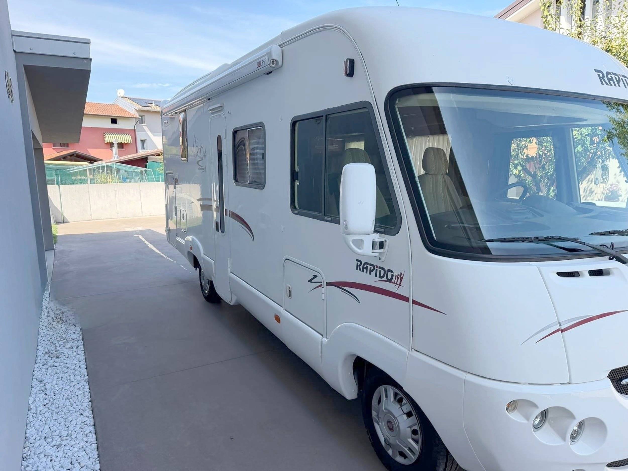 Vista de 3/4 Fiat Ducato 2,3 130 ch - Yescapa