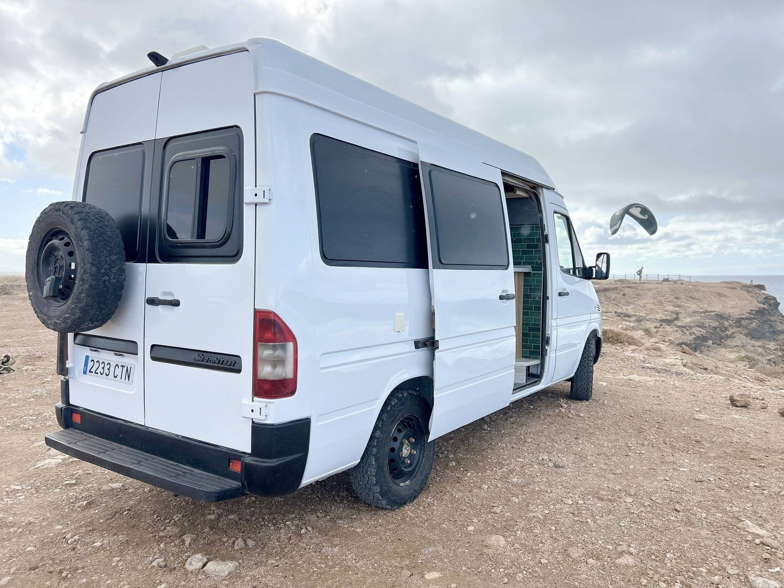 Vista frontale a ¾ Mercedes Sprinter 2,2 l CDI 129 ch. - Yescapa