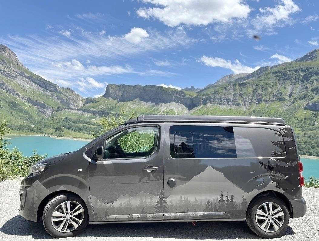schräge Vorderansicht Peugeot peugeot expert - Yescapa